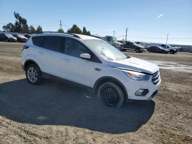 Photo 3 VIN: 1FMCU9GD2HUE09163 - FORD ESCAPE SE 