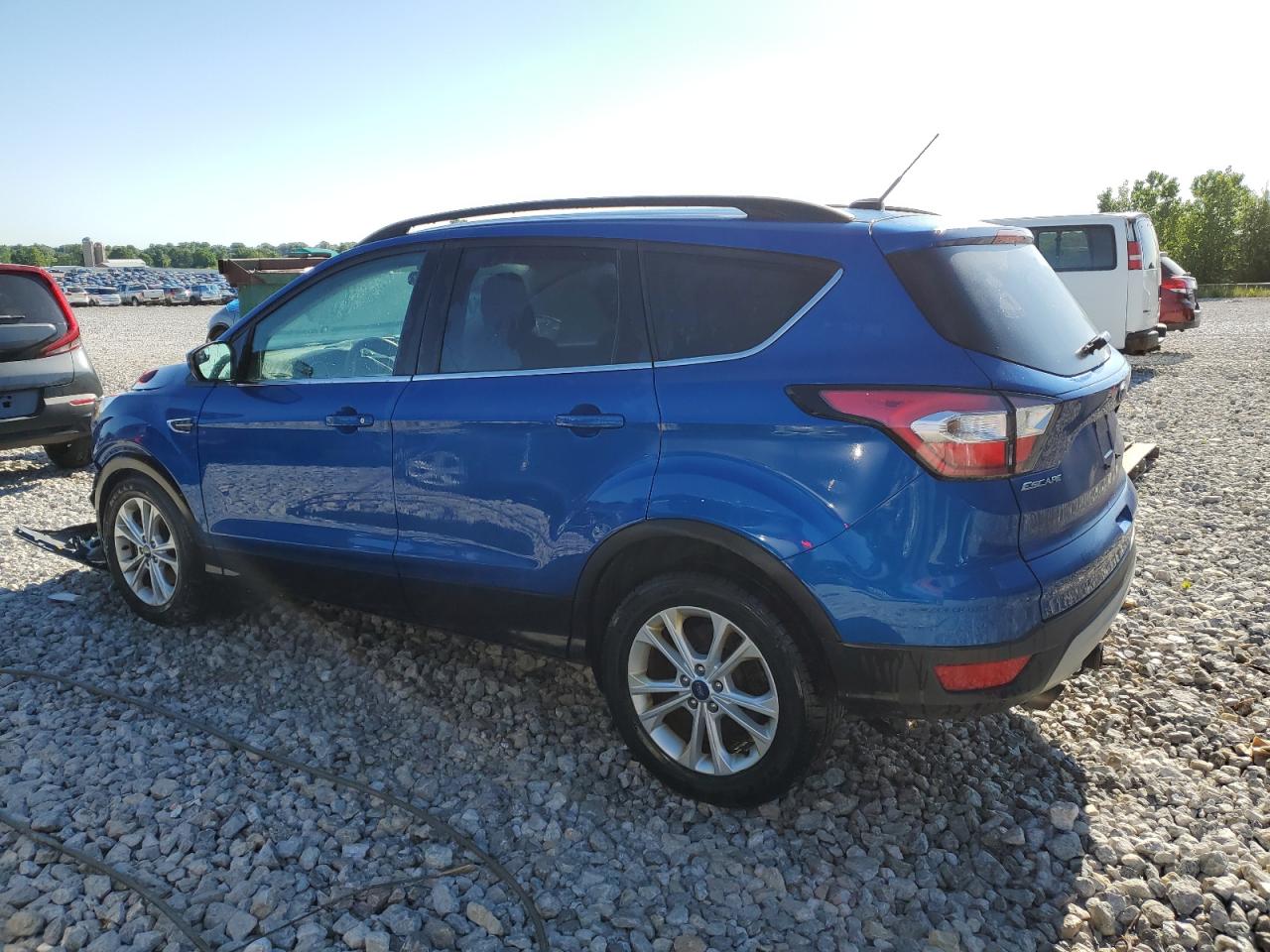 Photo 1 VIN: 1FMCU9GD2JUB23982 - FORD ESCAPE 