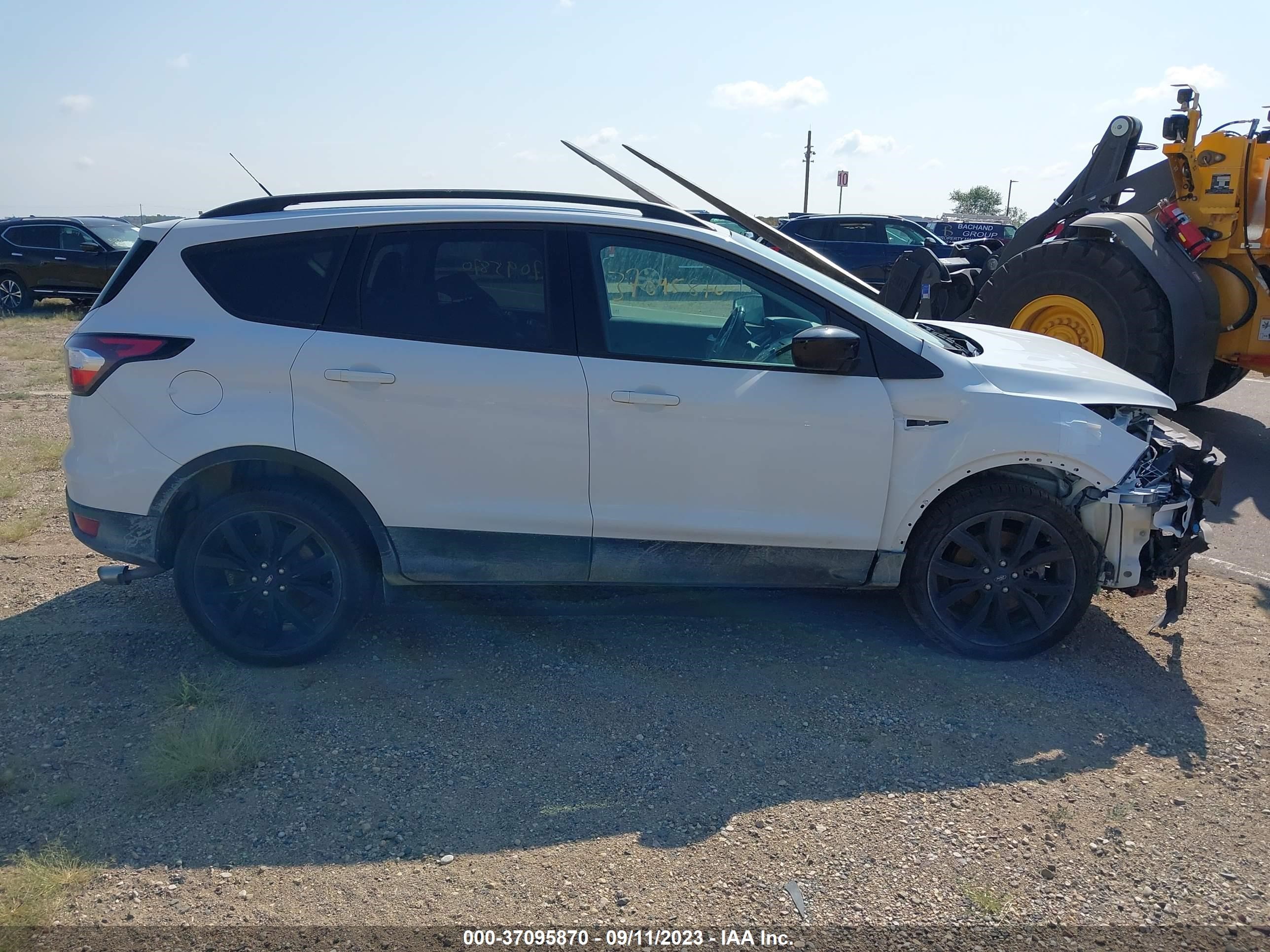 Photo 12 VIN: 1FMCU9GD2JUC53096 - FORD ESCAPE 