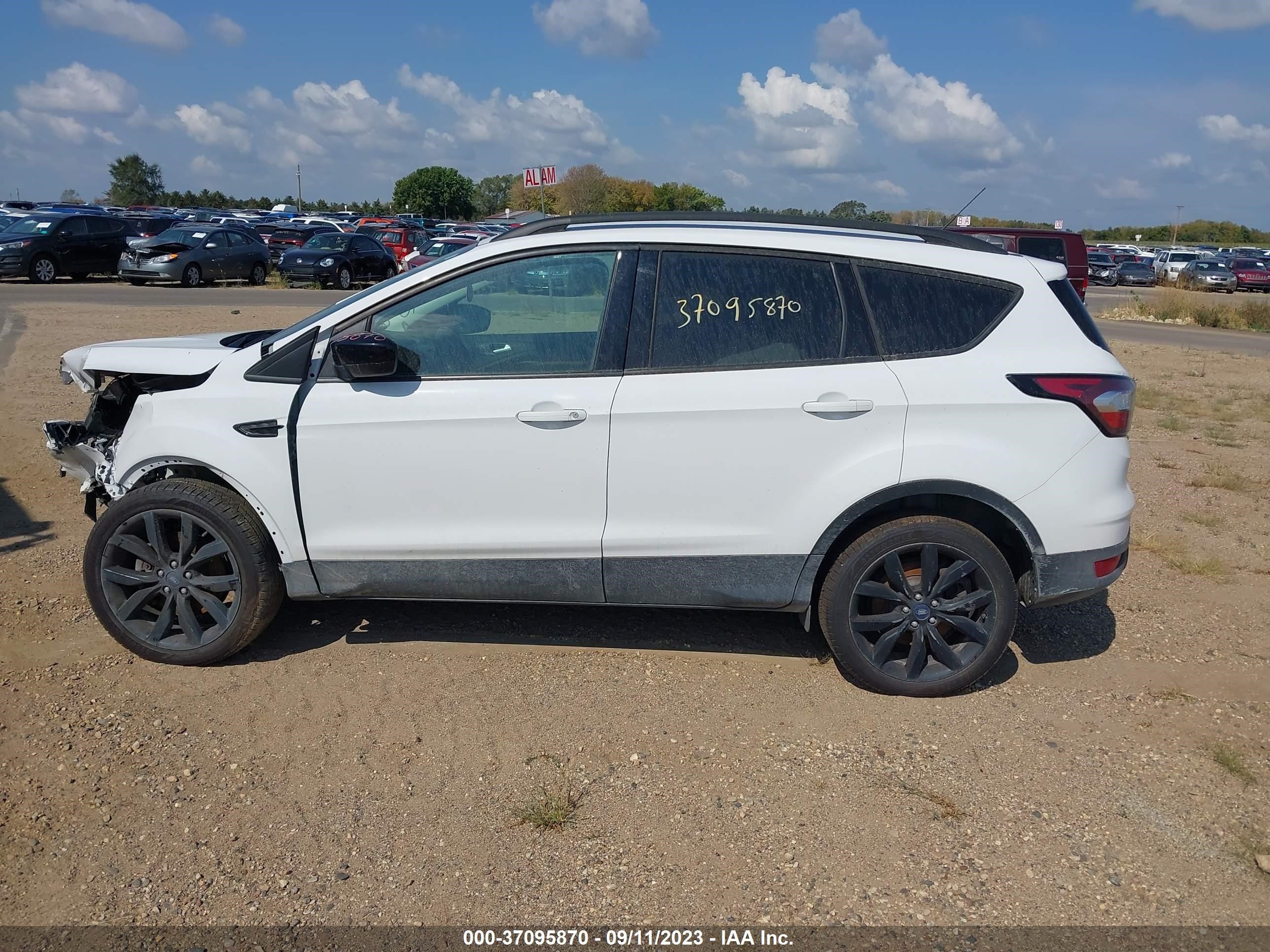 Photo 13 VIN: 1FMCU9GD2JUC53096 - FORD ESCAPE 