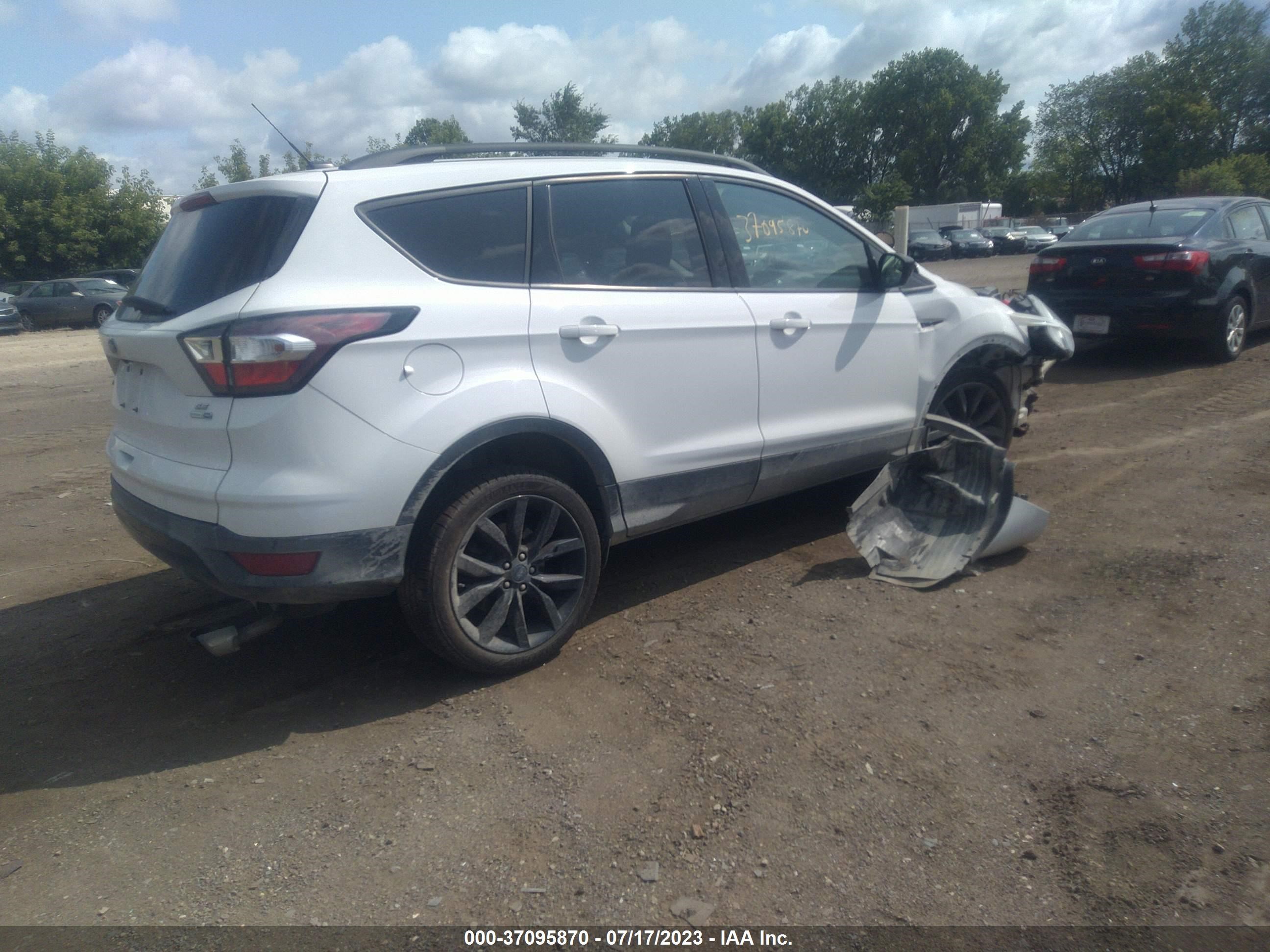 Photo 3 VIN: 1FMCU9GD2JUC53096 - FORD ESCAPE 