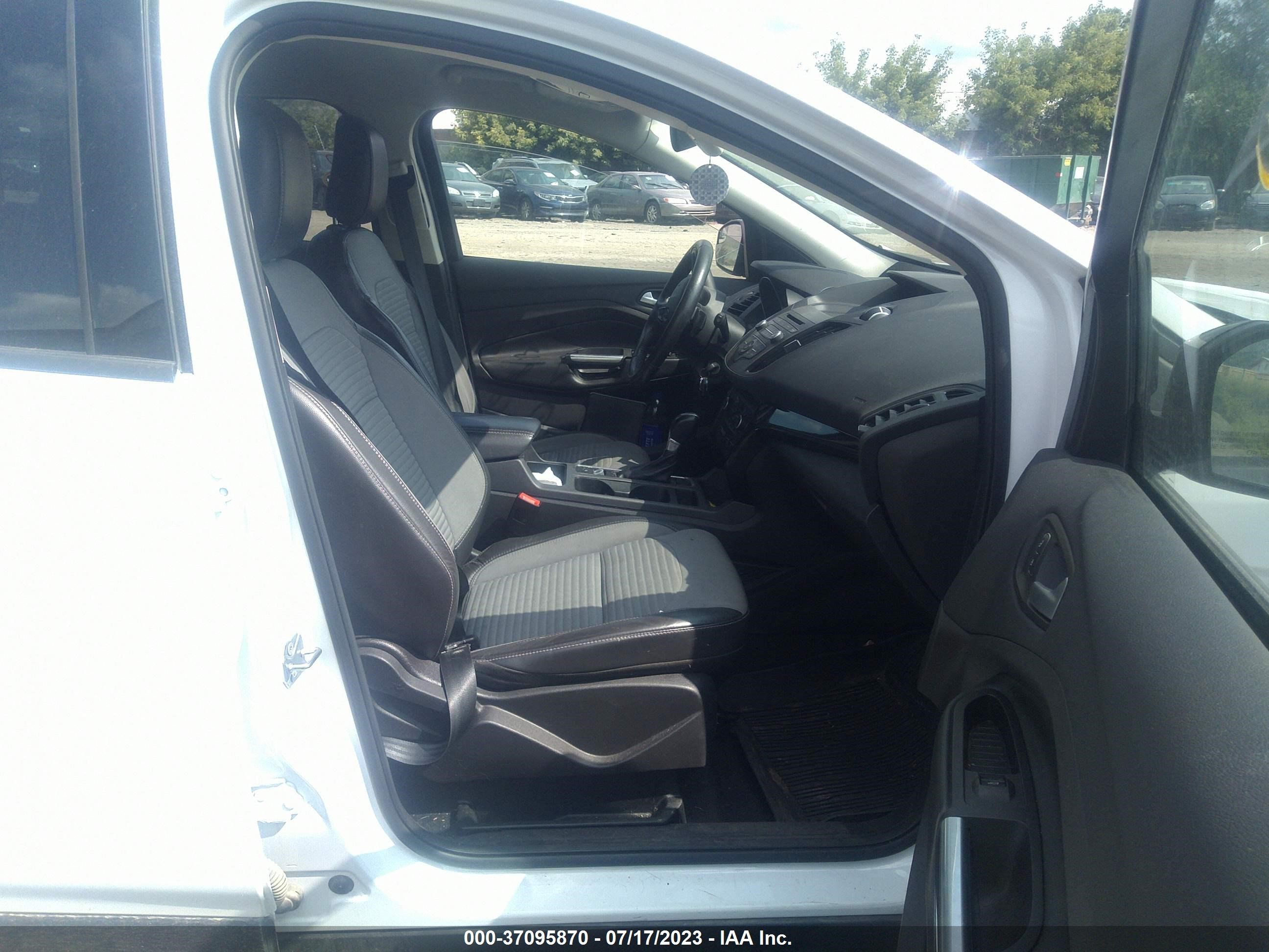 Photo 4 VIN: 1FMCU9GD2JUC53096 - FORD ESCAPE 