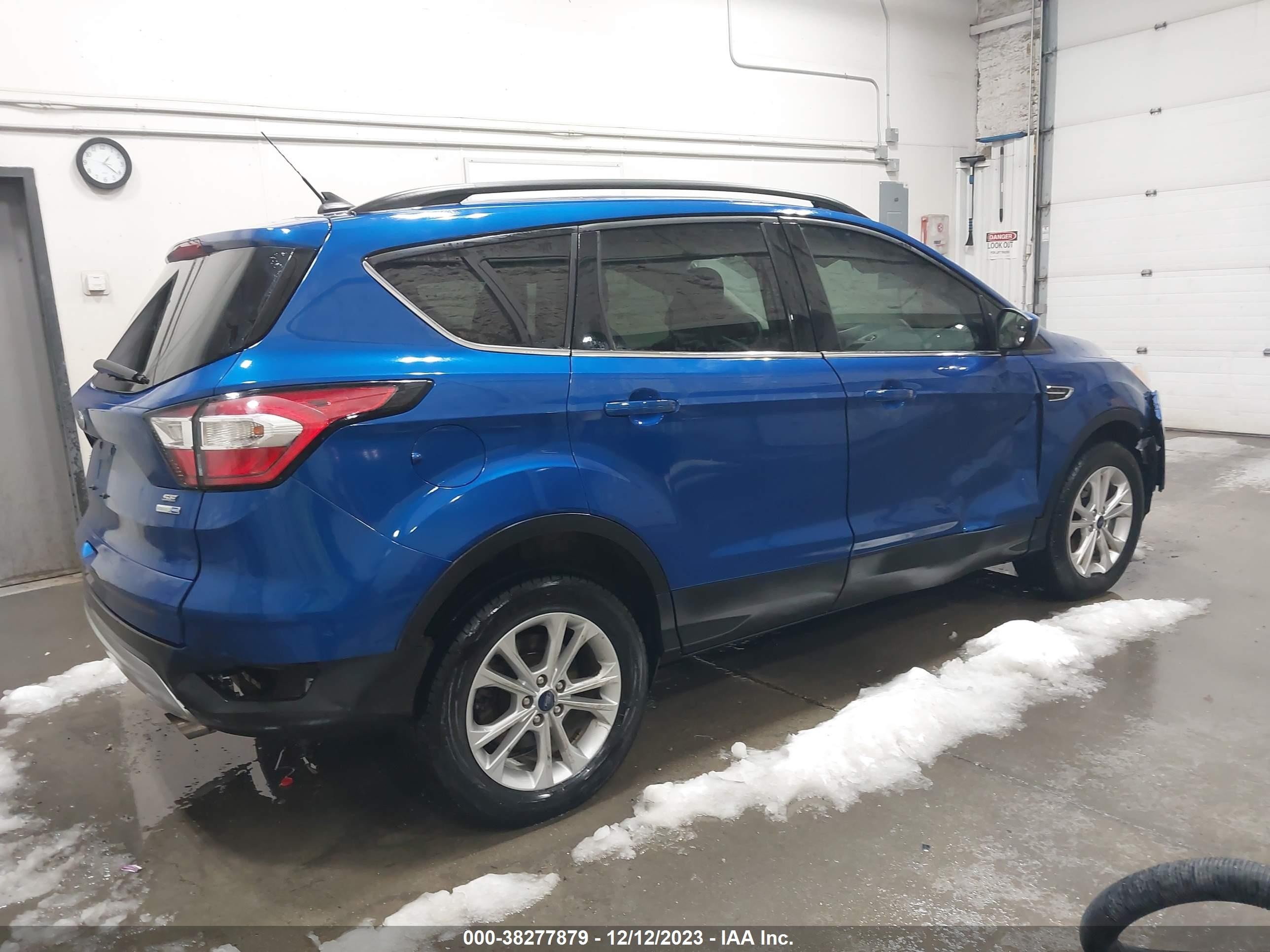 Photo 3 VIN: 1FMCU9GD2JUD51741 - FORD ESCAPE 