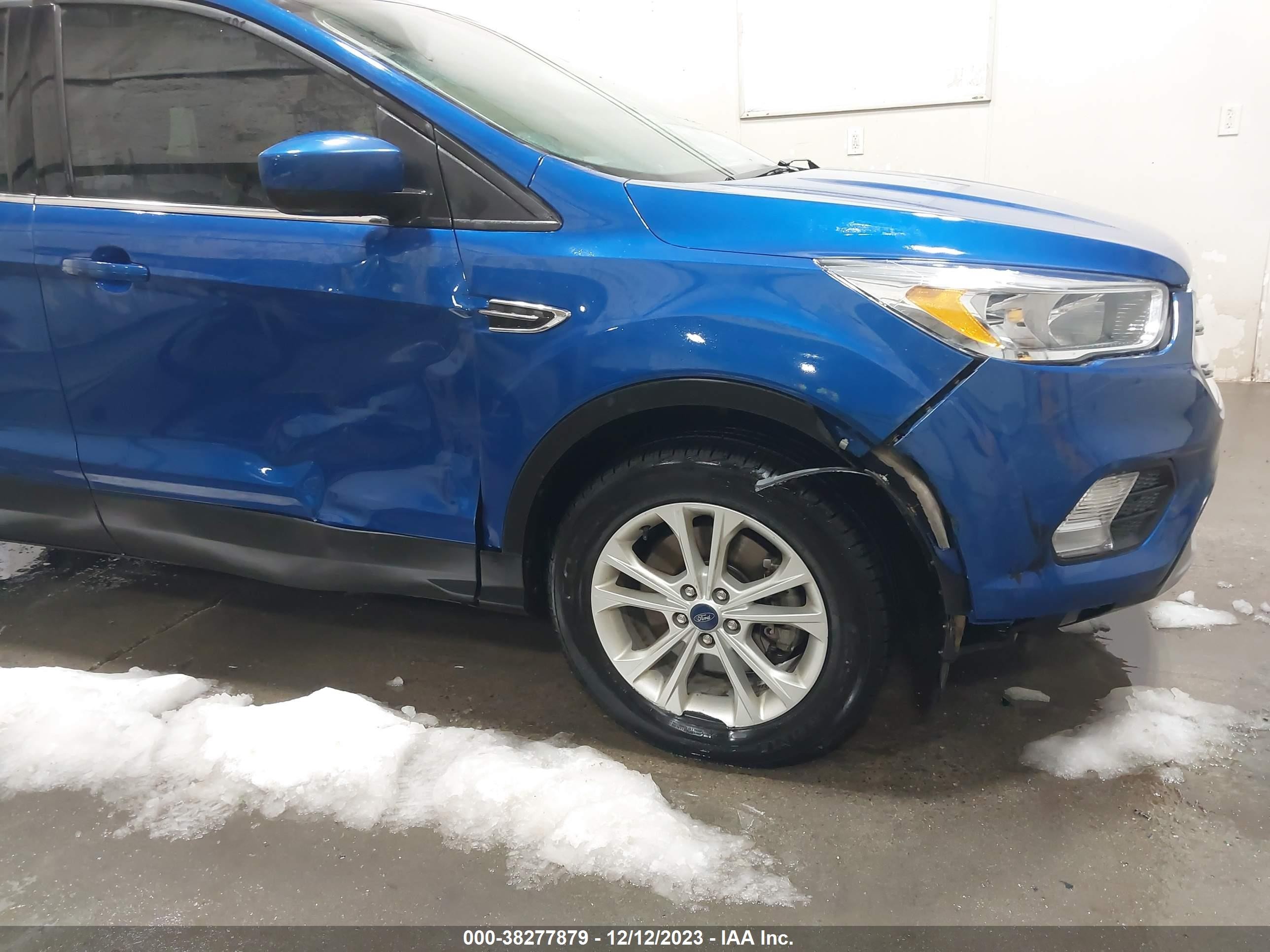 Photo 5 VIN: 1FMCU9GD2JUD51741 - FORD ESCAPE 