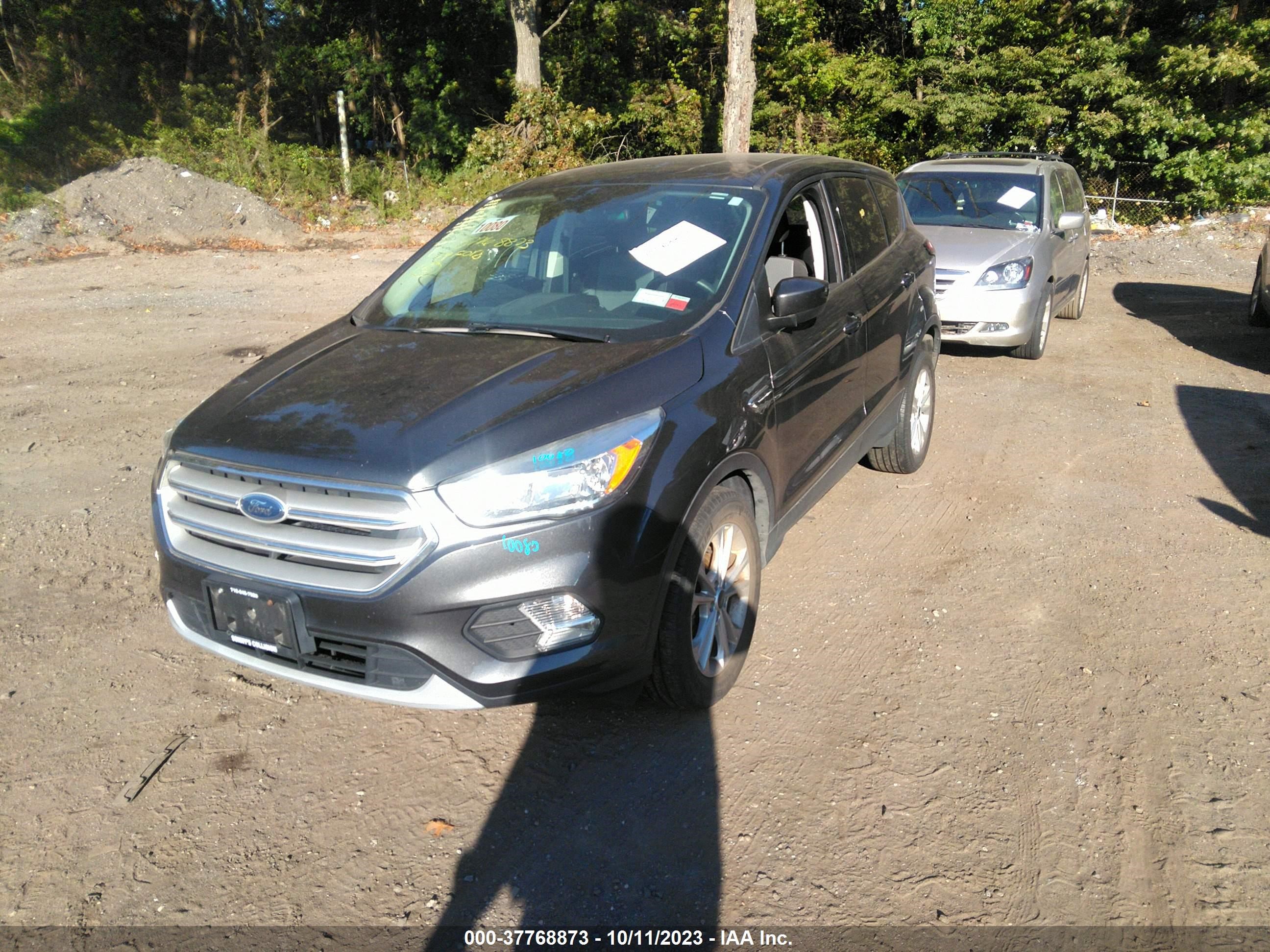 Photo 1 VIN: 1FMCU9GD2KUA00555 - FORD ESCAPE 