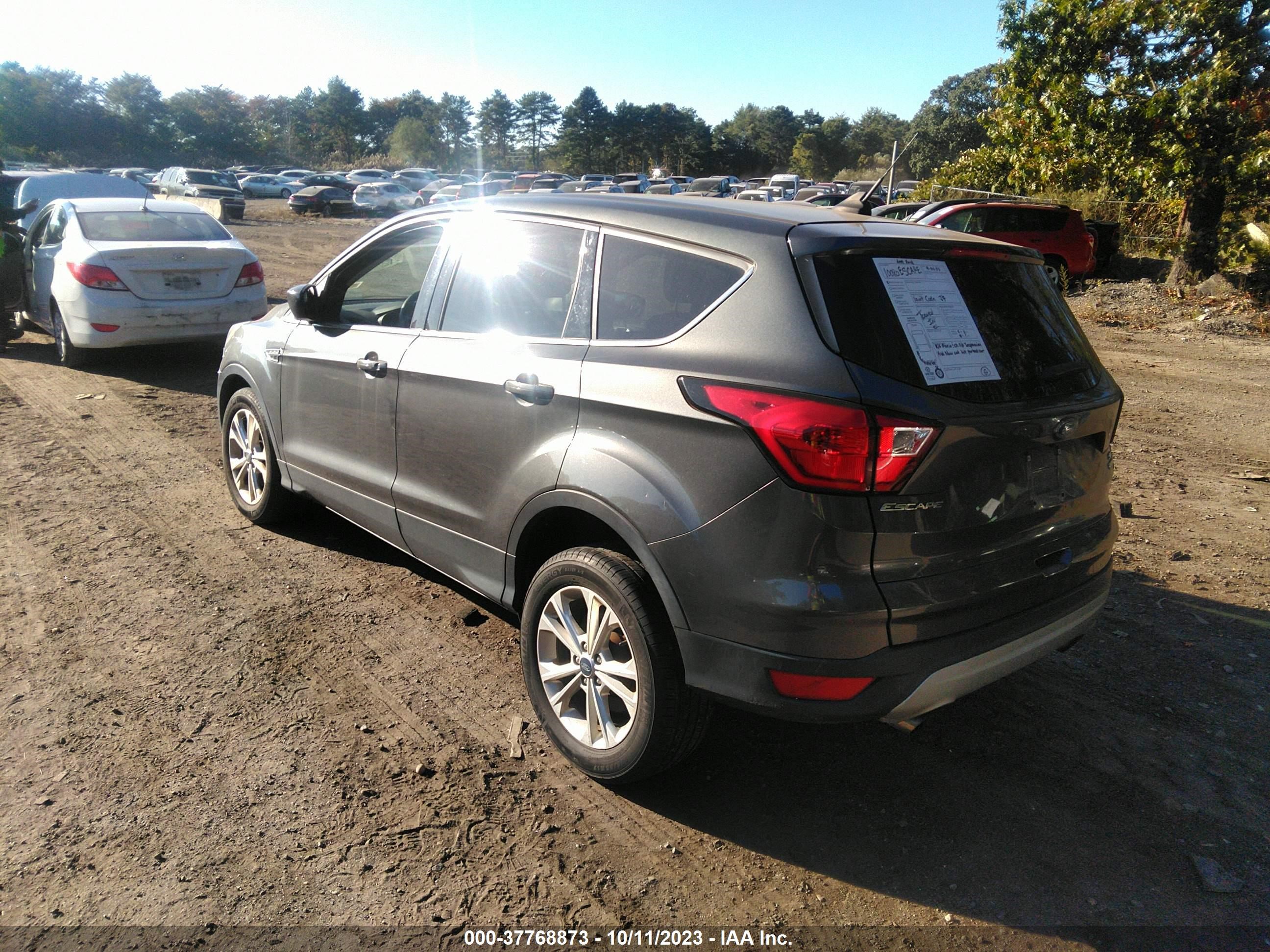 Photo 2 VIN: 1FMCU9GD2KUA00555 - FORD ESCAPE 