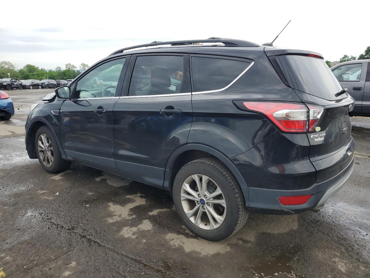 Photo 1 VIN: 1FMCU9GD3HUC16827 - FORD ESCAPE 