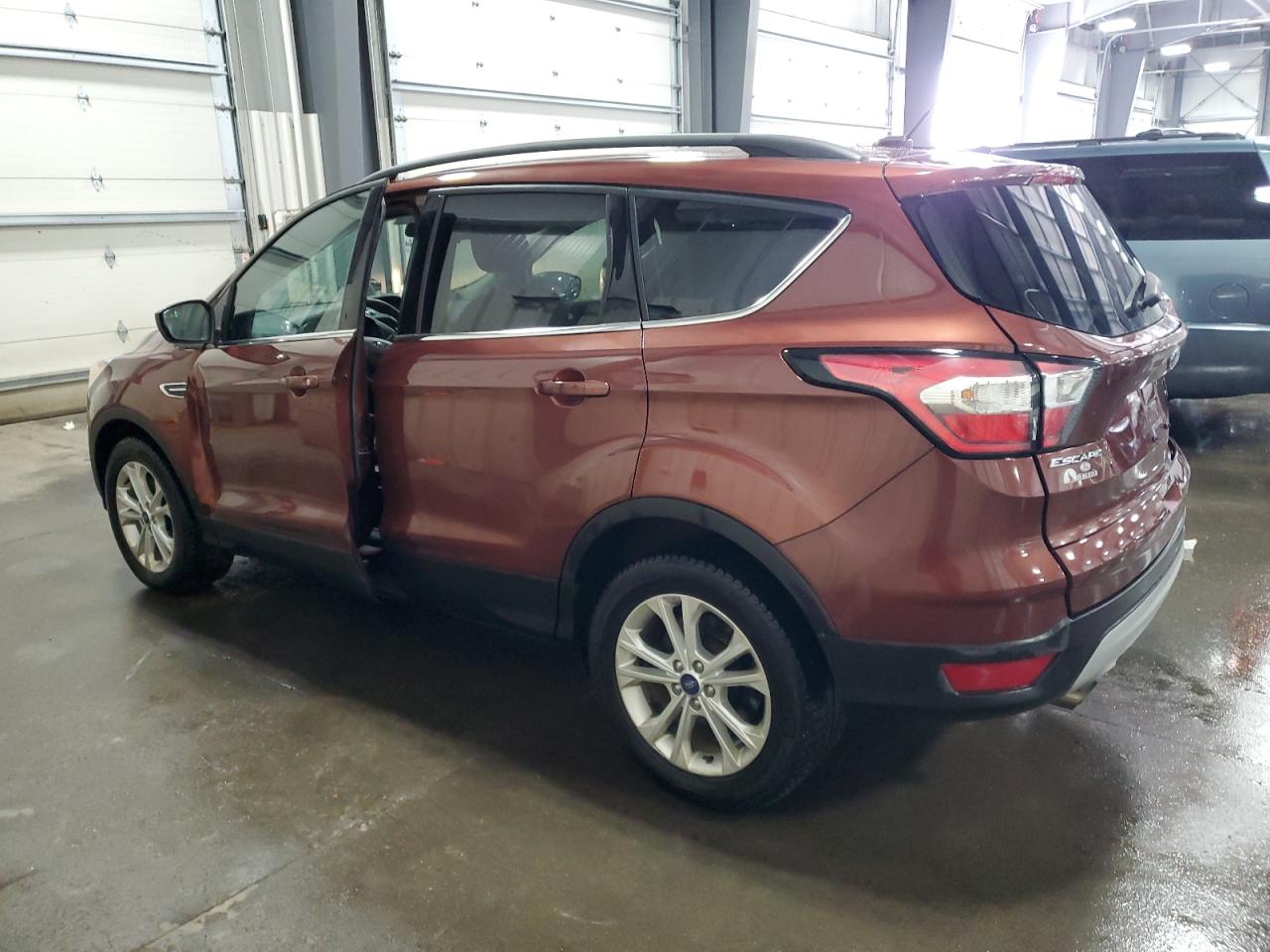 Photo 1 VIN: 1FMCU9GD3JUC08846 - FORD ESCAPE 