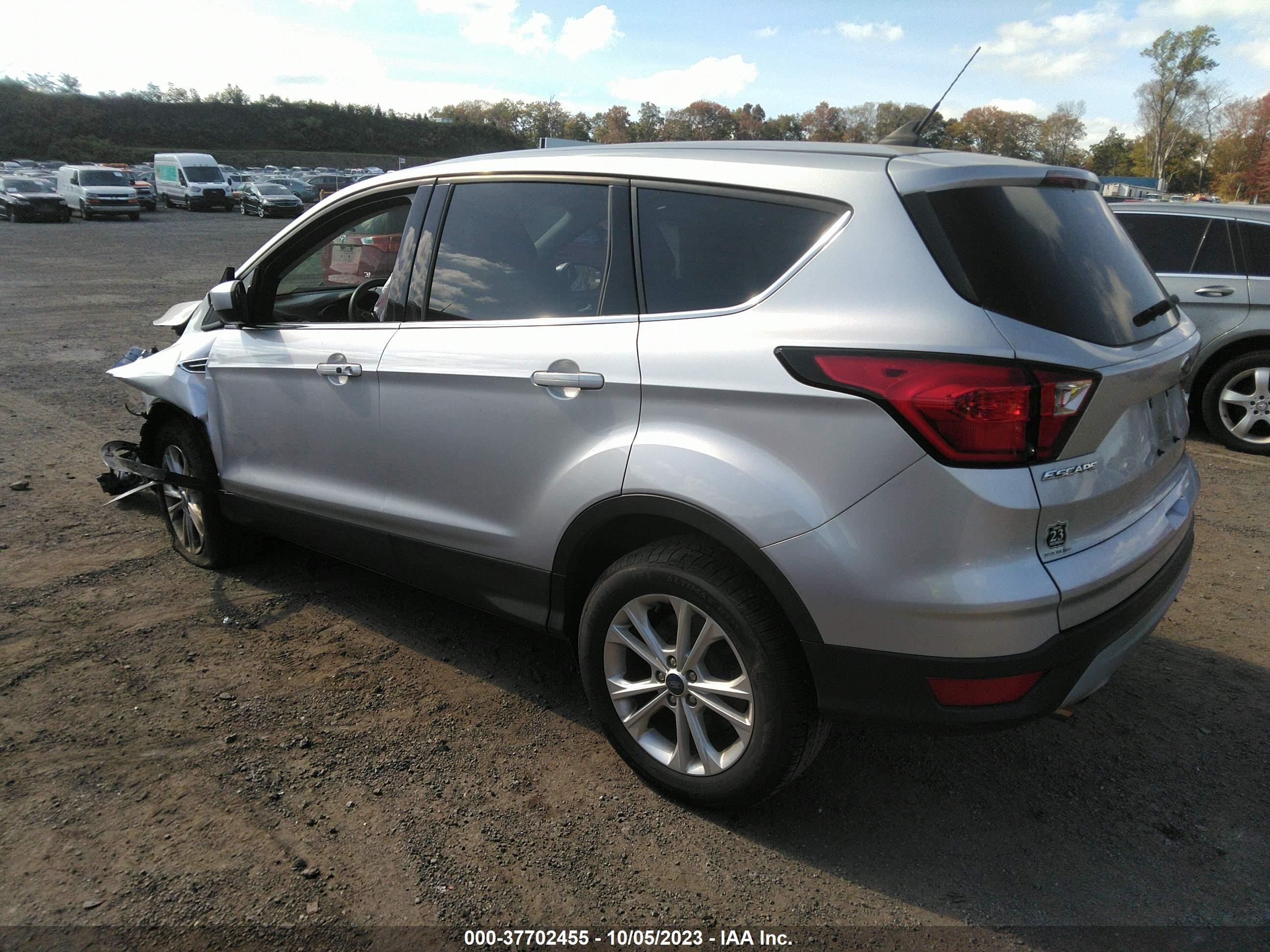 Photo 2 VIN: 1FMCU9GD3KUA09247 - FORD ESCAPE 