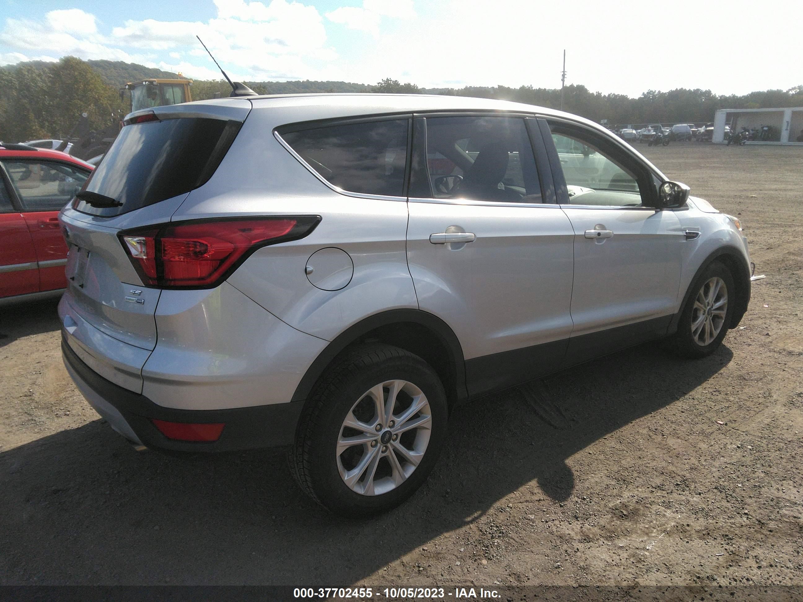 Photo 3 VIN: 1FMCU9GD3KUA09247 - FORD ESCAPE 