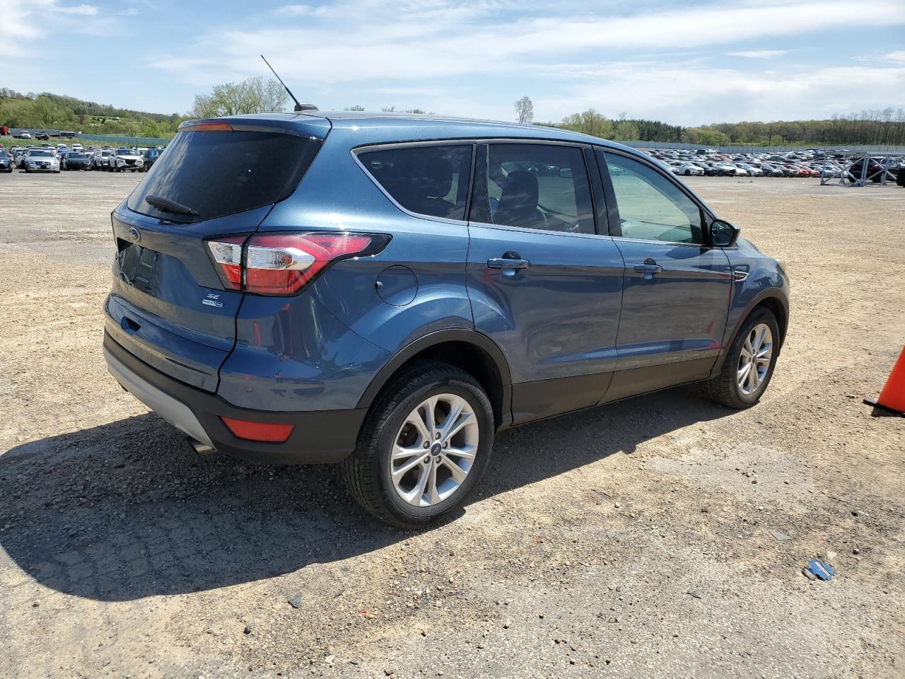 Photo 2 VIN: 1FMCU9GD5JUB17528 - FORD ESCAPE 