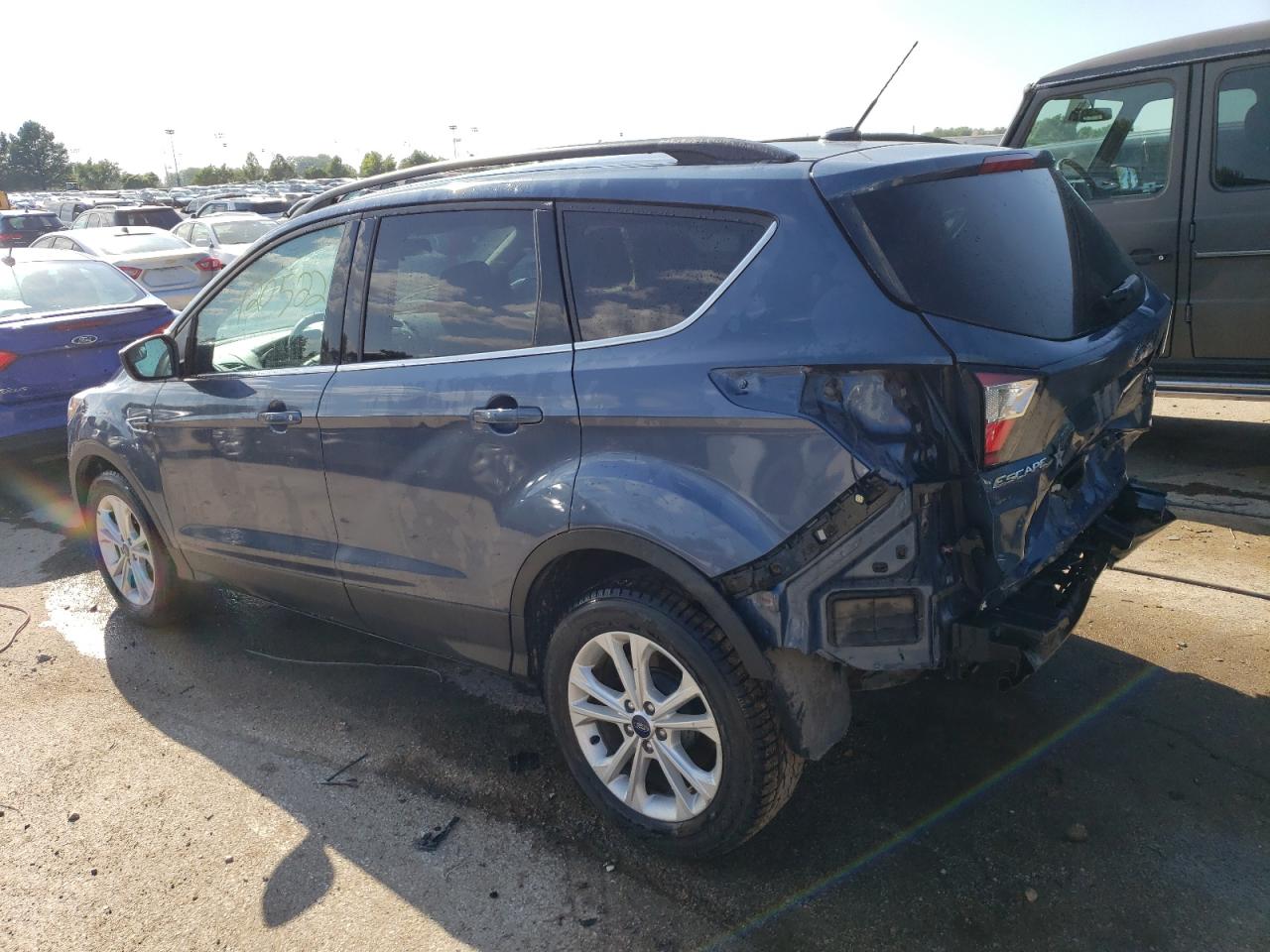 Photo 1 VIN: 1FMCU9GD5JUB56250 - FORD ESCAPE 