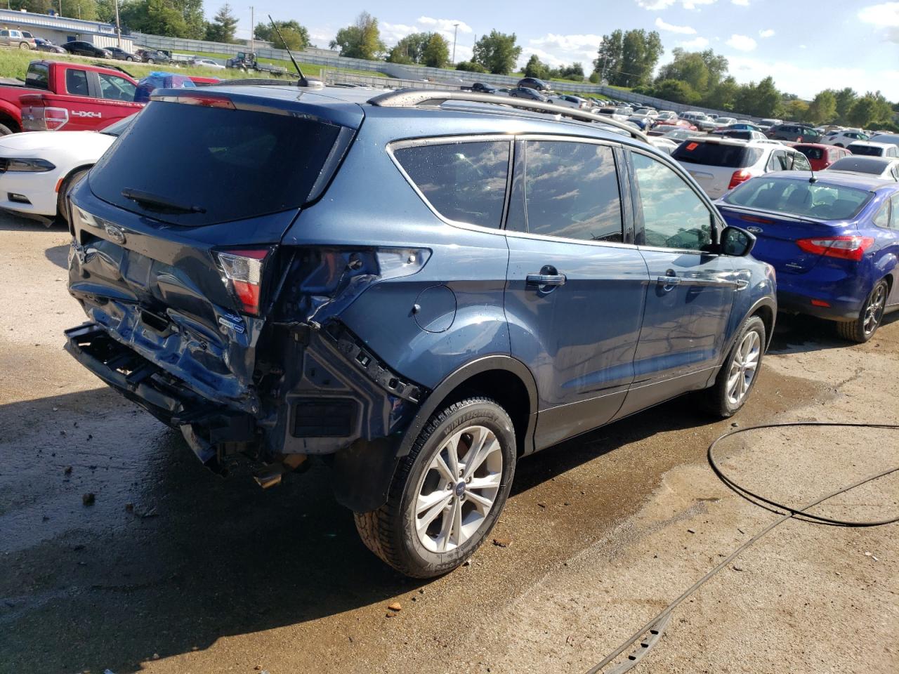 Photo 2 VIN: 1FMCU9GD5JUB56250 - FORD ESCAPE 