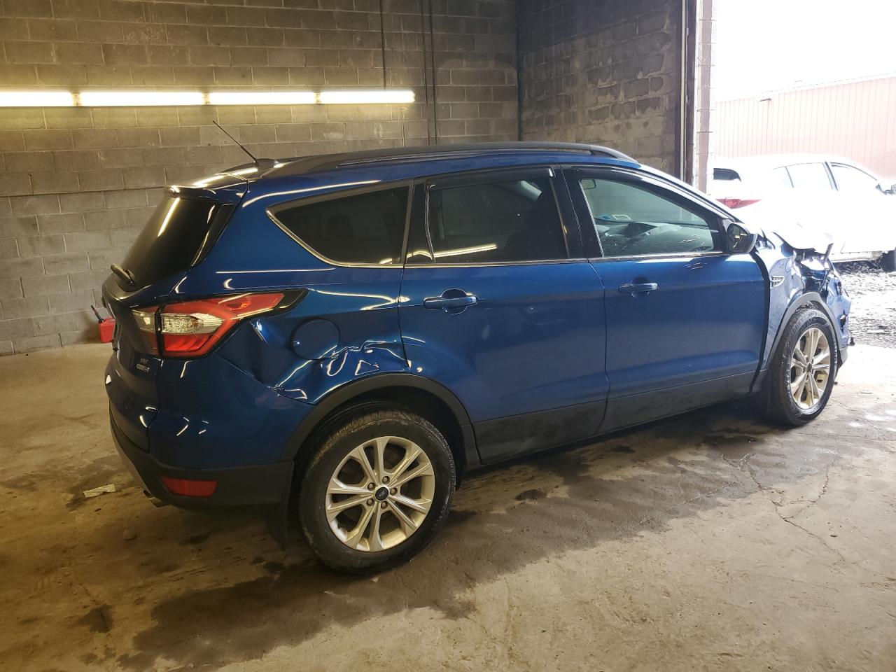 Photo 2 VIN: 1FMCU9GD5JUB94058 - FORD ESCAPE 