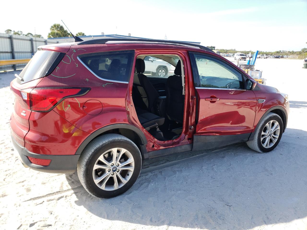 Photo 2 VIN: 1FMCU9GD5KUA43691 - FORD ESCAPE 