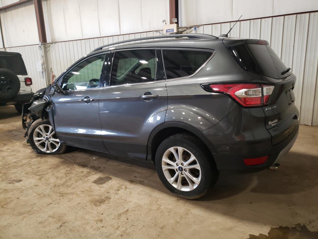 Photo 1 VIN: 1FMCU9GD6JUA15753 - FORD ESCAPE 