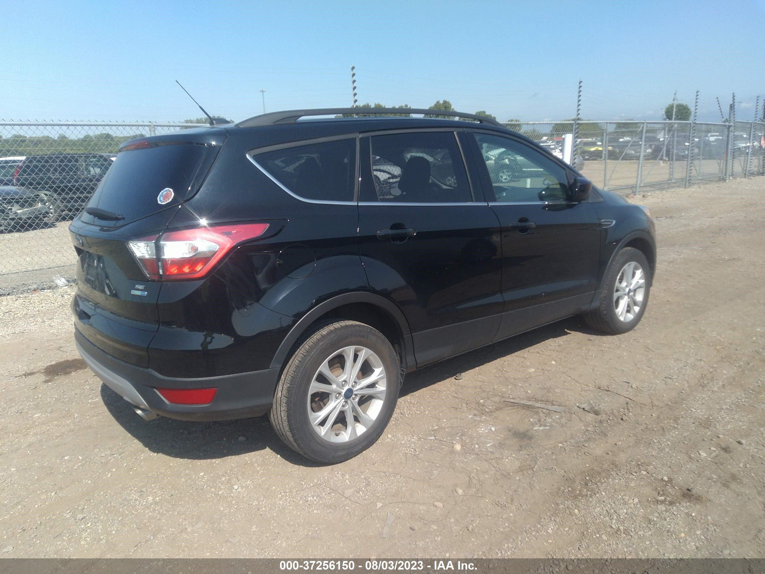 Photo 3 VIN: 1FMCU9GD6JUC40805 - FORD ESCAPE 