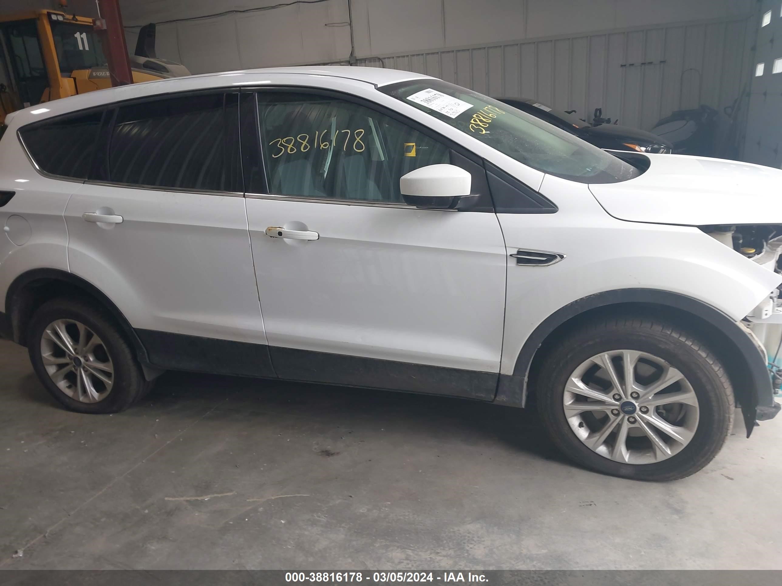 Photo 13 VIN: 1FMCU9GD6KUB78145 - FORD ESCAPE 