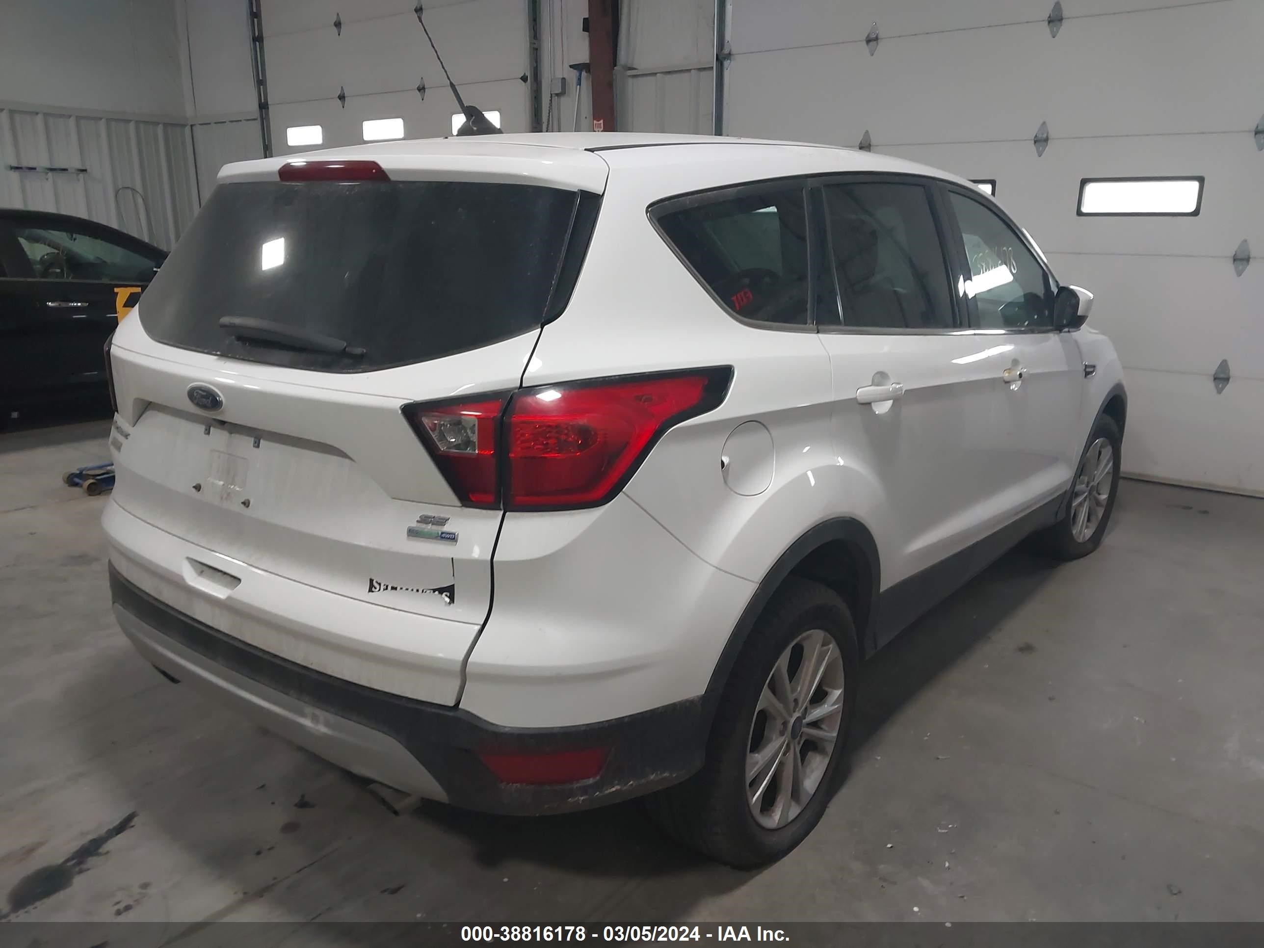 Photo 3 VIN: 1FMCU9GD6KUB78145 - FORD ESCAPE 