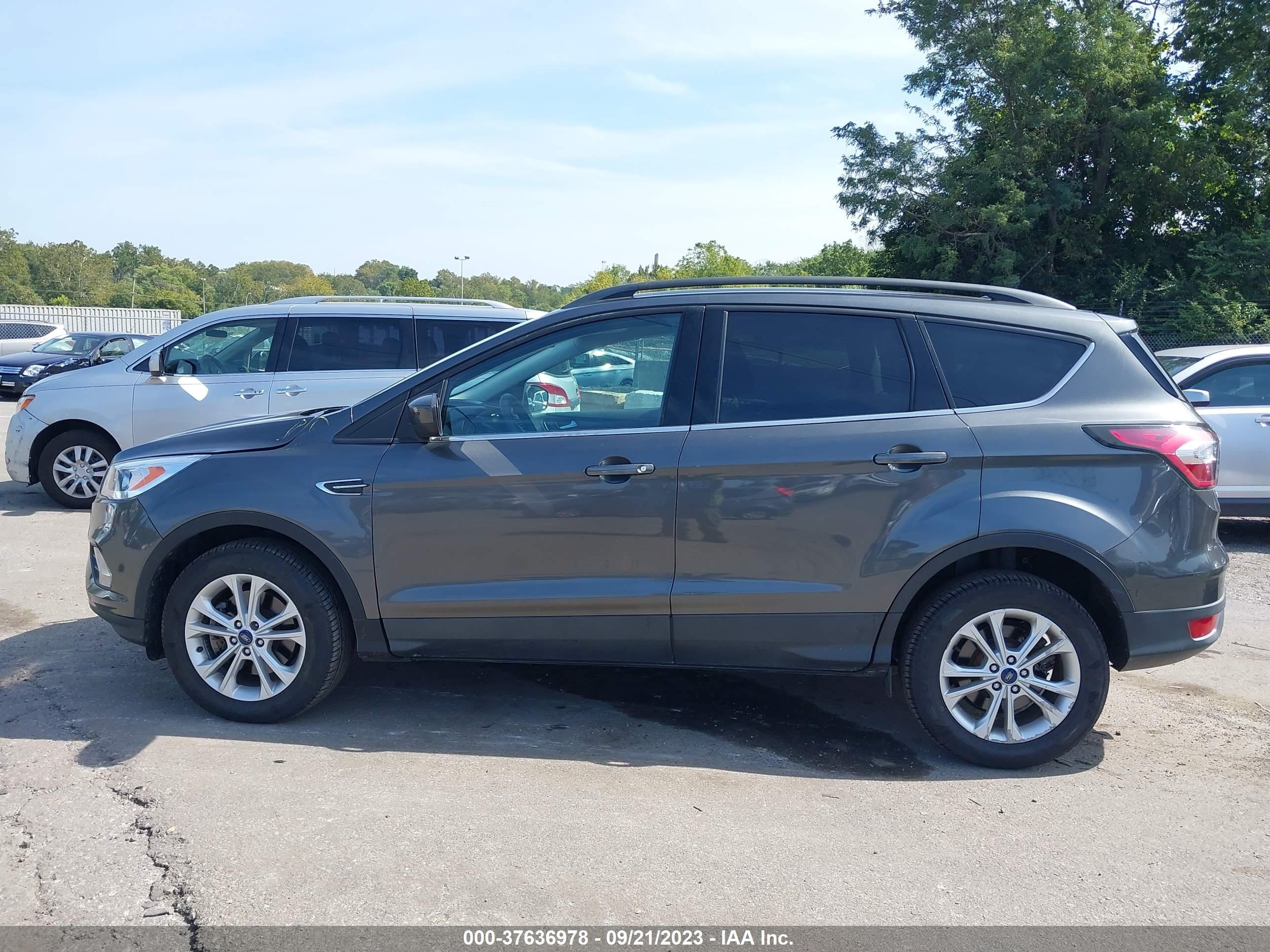 Photo 13 VIN: 1FMCU9GD7HUA40669 - FORD ESCAPE 