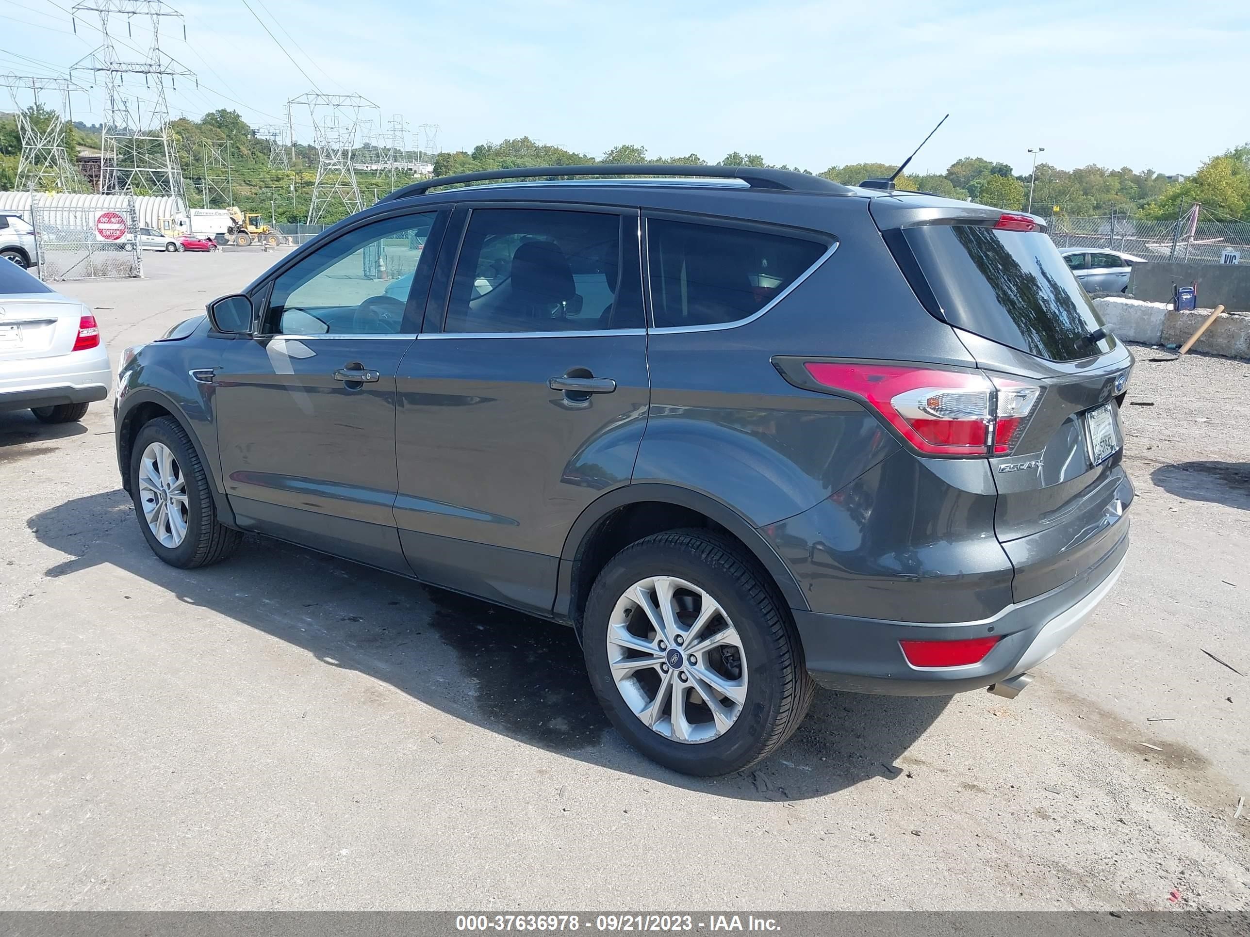 Photo 2 VIN: 1FMCU9GD7HUA40669 - FORD ESCAPE 