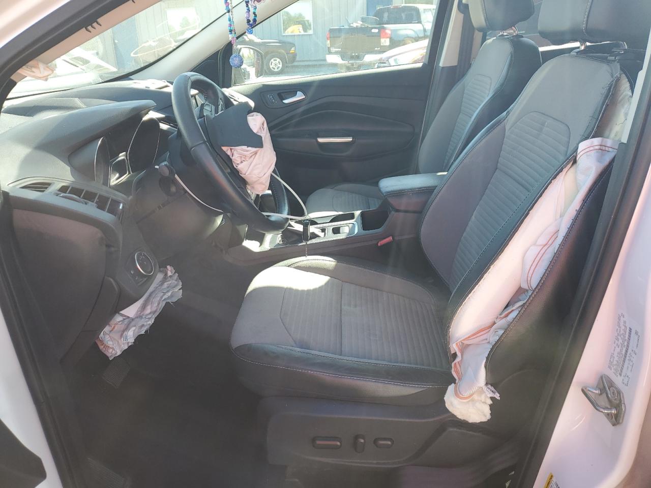 Photo 6 VIN: 1FMCU9GD8HUC30447 - FORD ESCAPE 