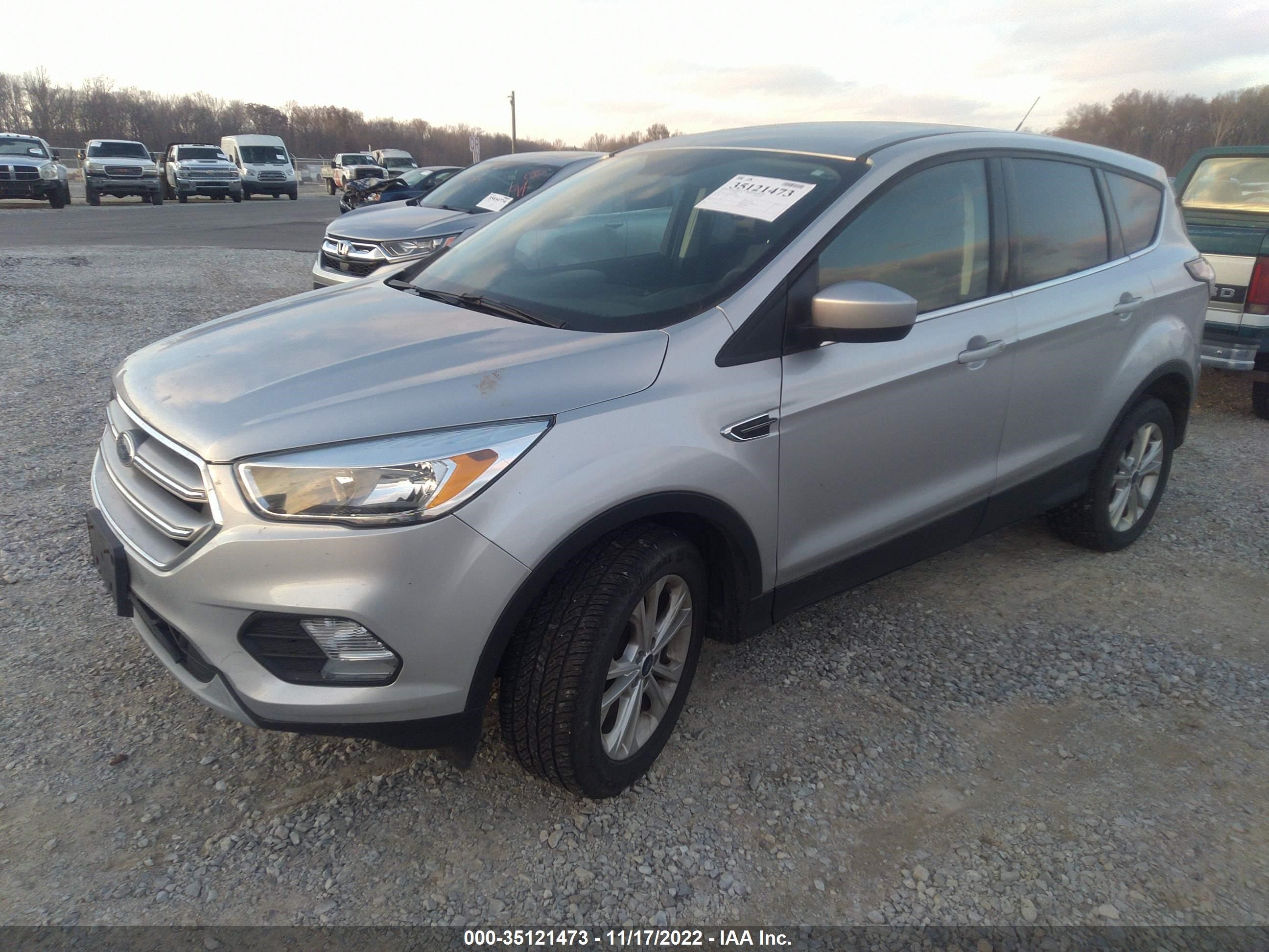 Photo 1 VIN: 1FMCU9GD8HUC38869 - FORD ESCAPE 