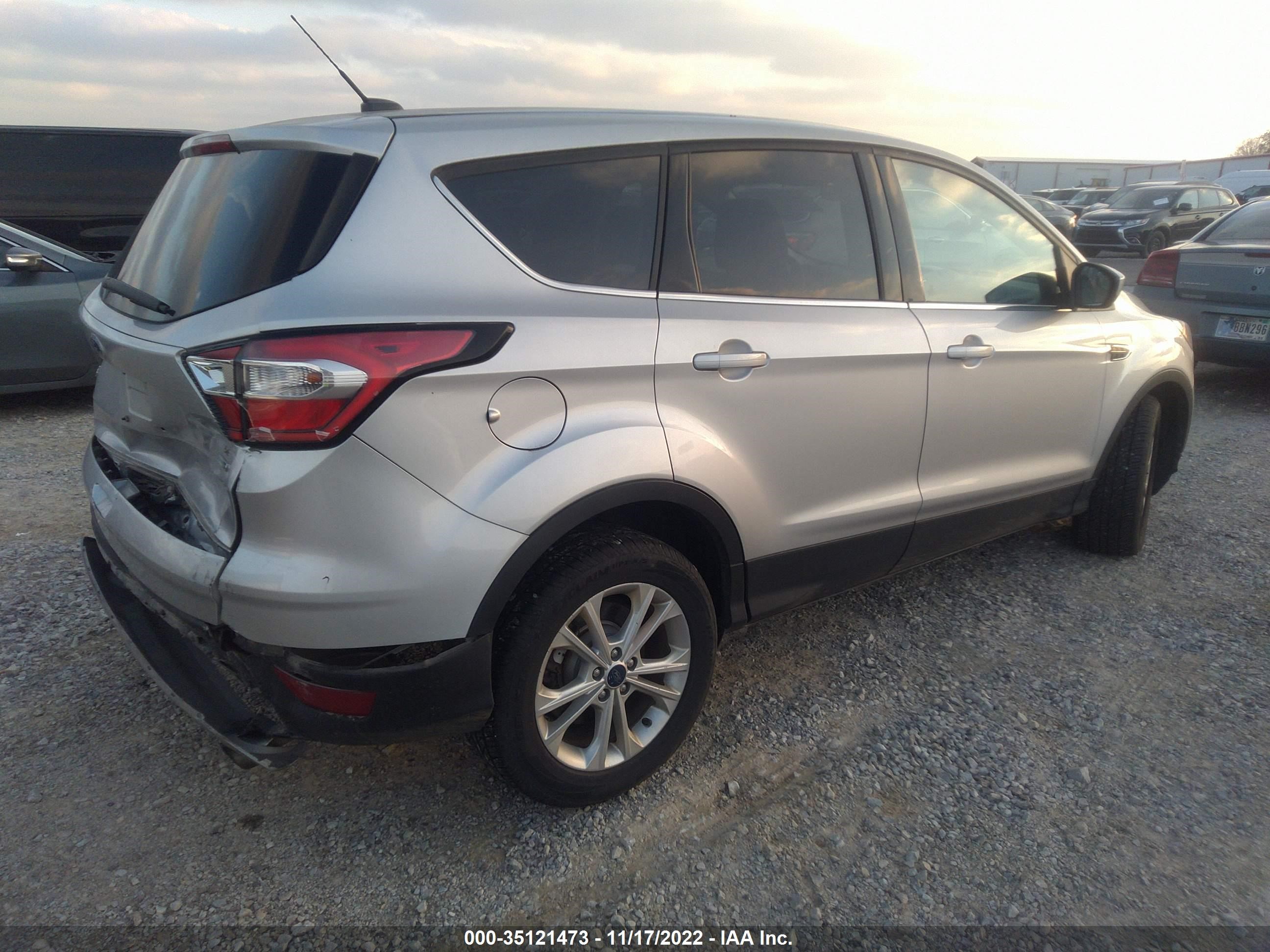 Photo 3 VIN: 1FMCU9GD8HUC38869 - FORD ESCAPE 