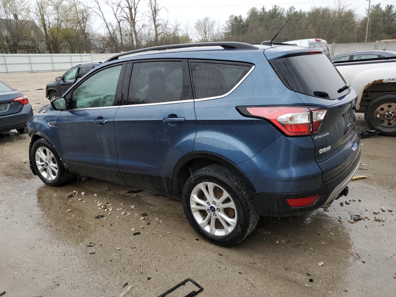 Photo 1 VIN: 1FMCU9GD8JUA83522 - FORD ESCAPE 