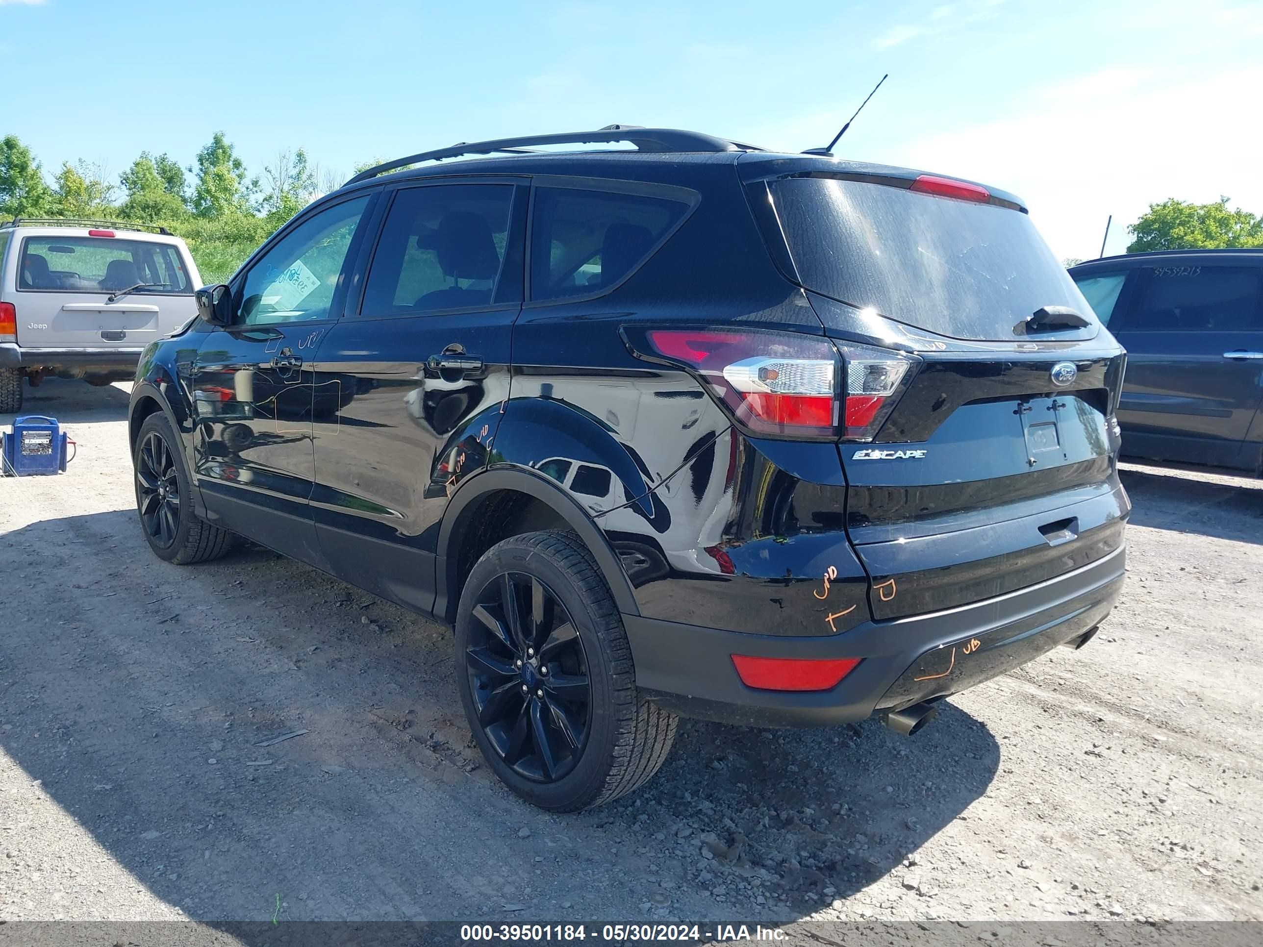 Photo 2 VIN: 1FMCU9GD8JUC99421 - FORD ESCAPE 