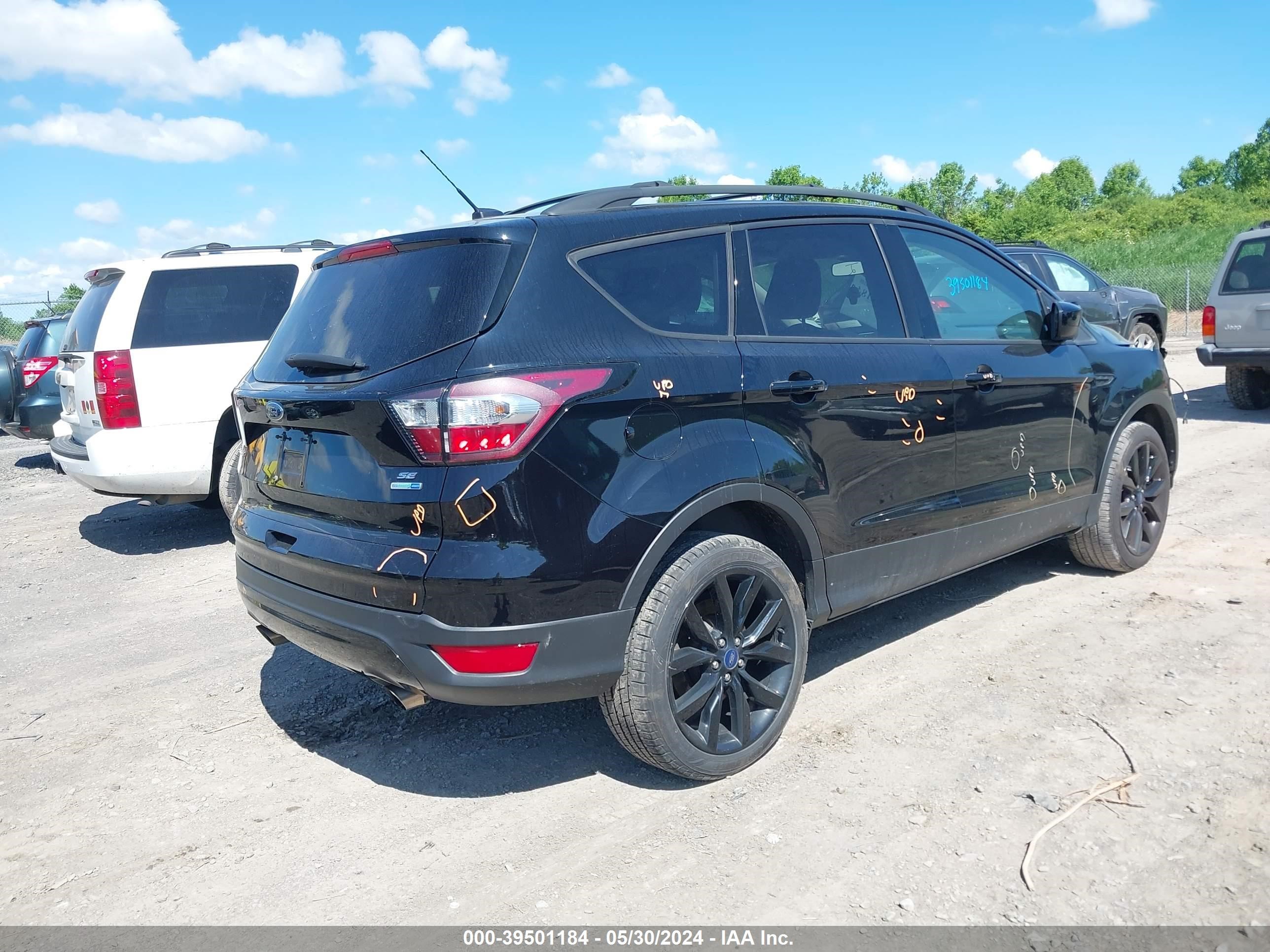 Photo 3 VIN: 1FMCU9GD8JUC99421 - FORD ESCAPE 