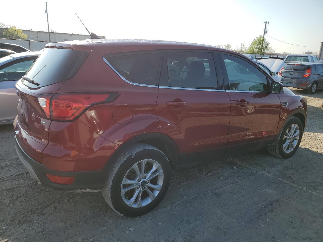 Photo 2 VIN: 1FMCU9GD8KUA70934 - FORD ESCAPE 