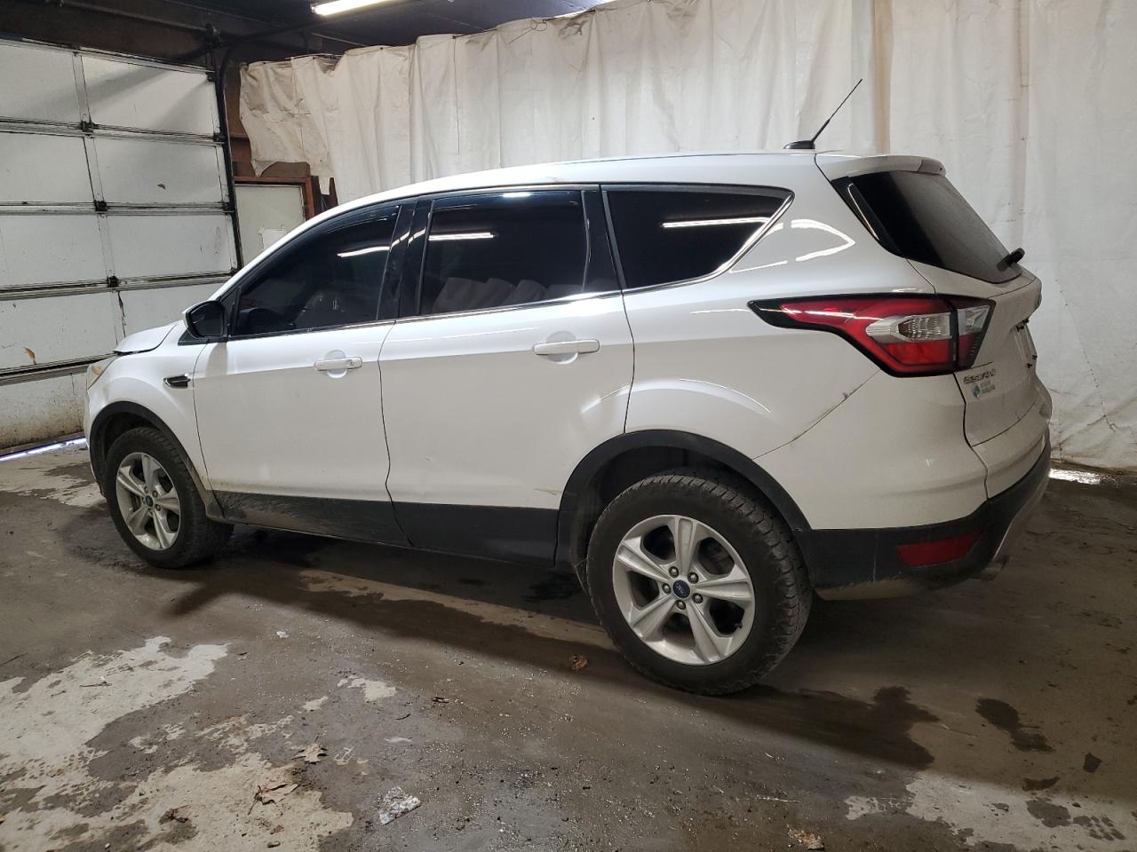 Photo 1 VIN: 1FMCU9GD9HUE89609 - FORD ESCAPE 