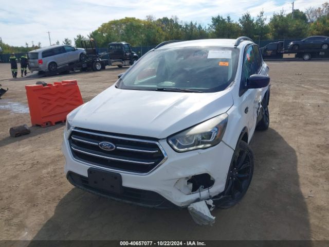 Photo 1 VIN: 1FMCU9GD9JUA20283 - FORD ESCAPE 