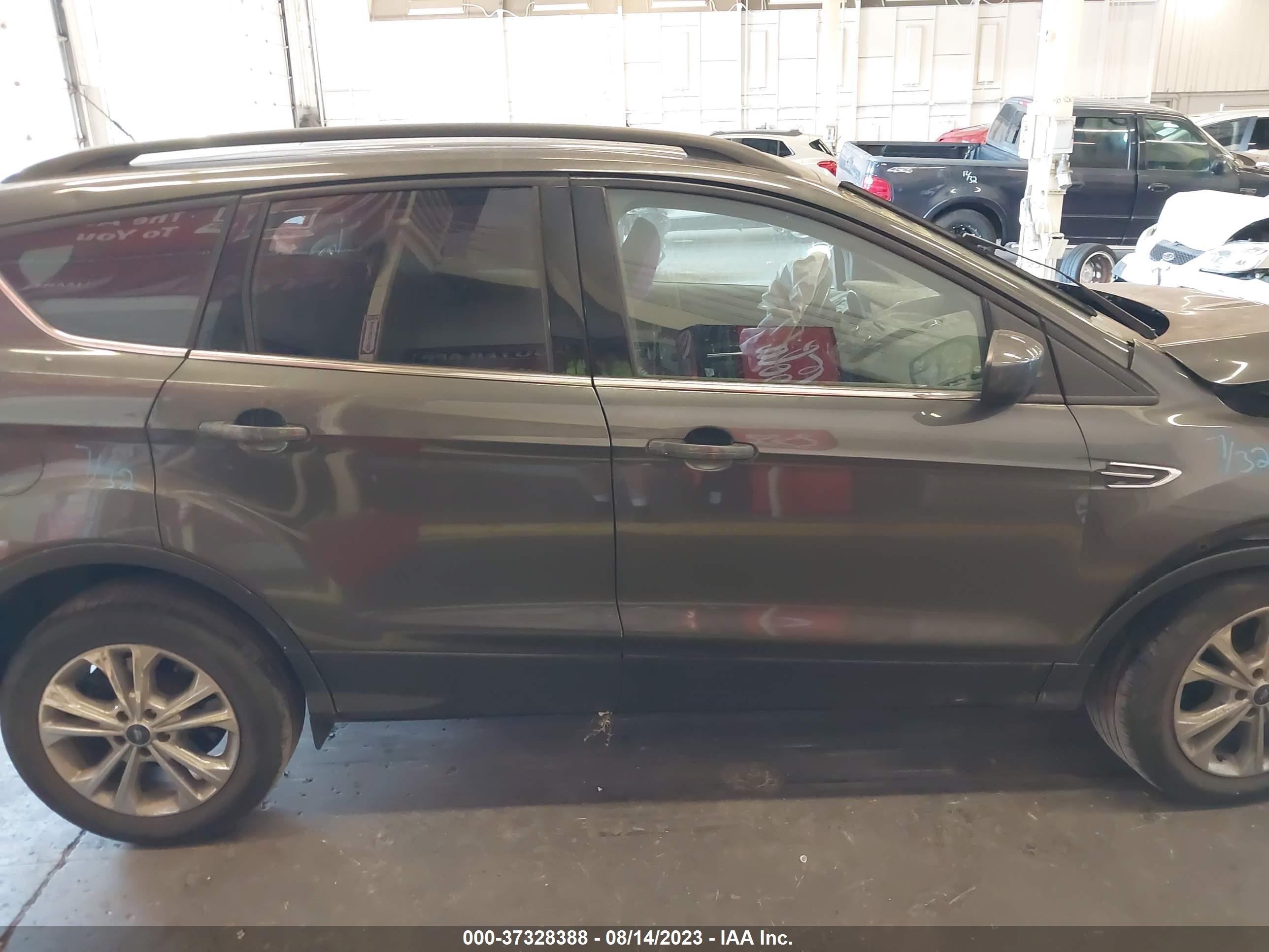 Photo 13 VIN: 1FMCU9GD9JUC90114 - FORD ESCAPE 