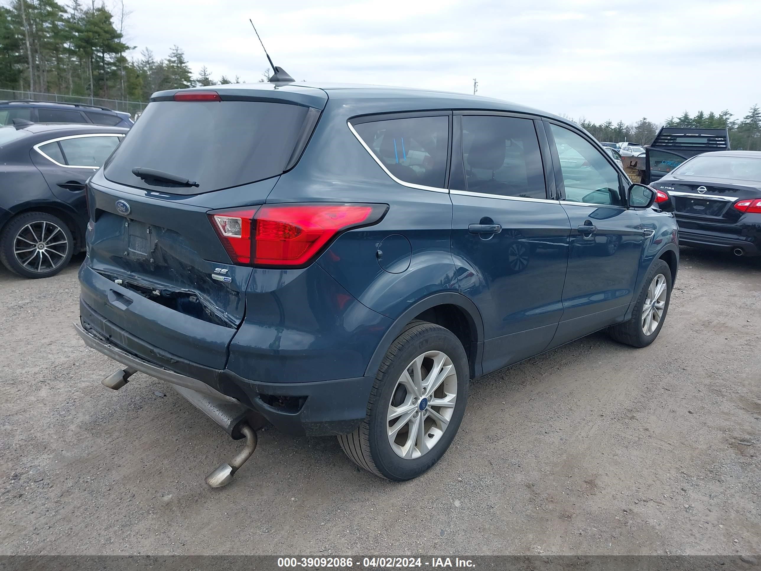 Photo 3 VIN: 1FMCU9GD9KUA42446 - FORD ESCAPE 