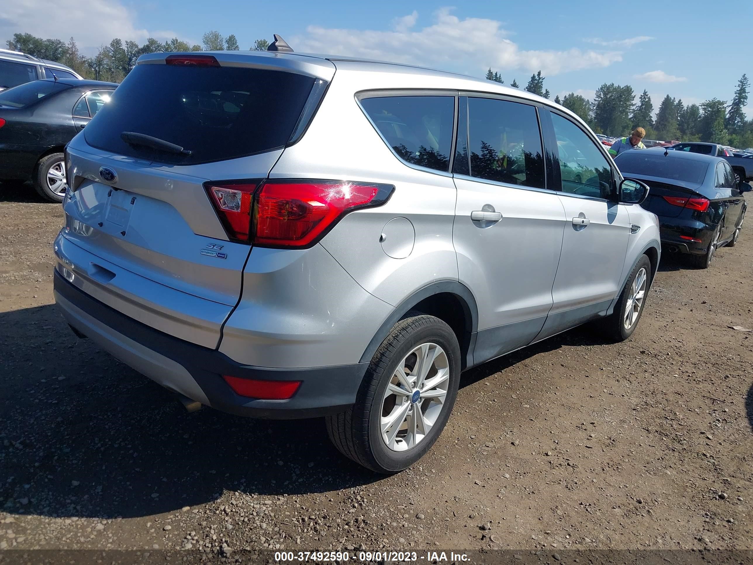 Photo 3 VIN: 1FMCU9GD9KUC06262 - FORD ESCAPE 