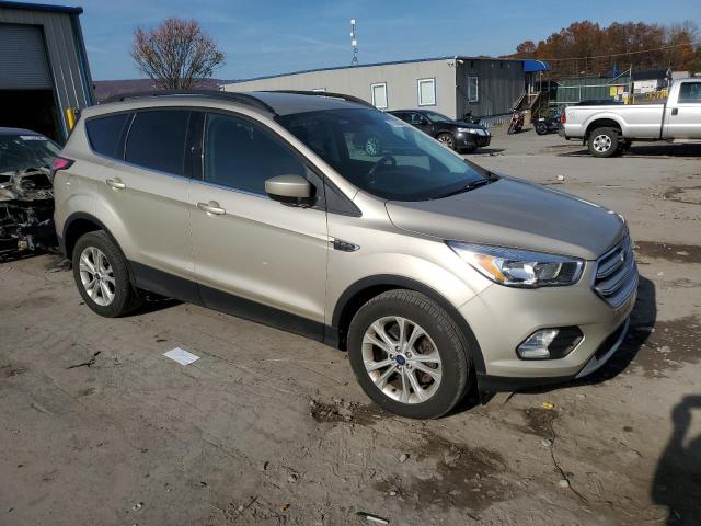 Photo 3 VIN: 1FMCU9GDXJUA01631 - FORD ESCAPE SE 