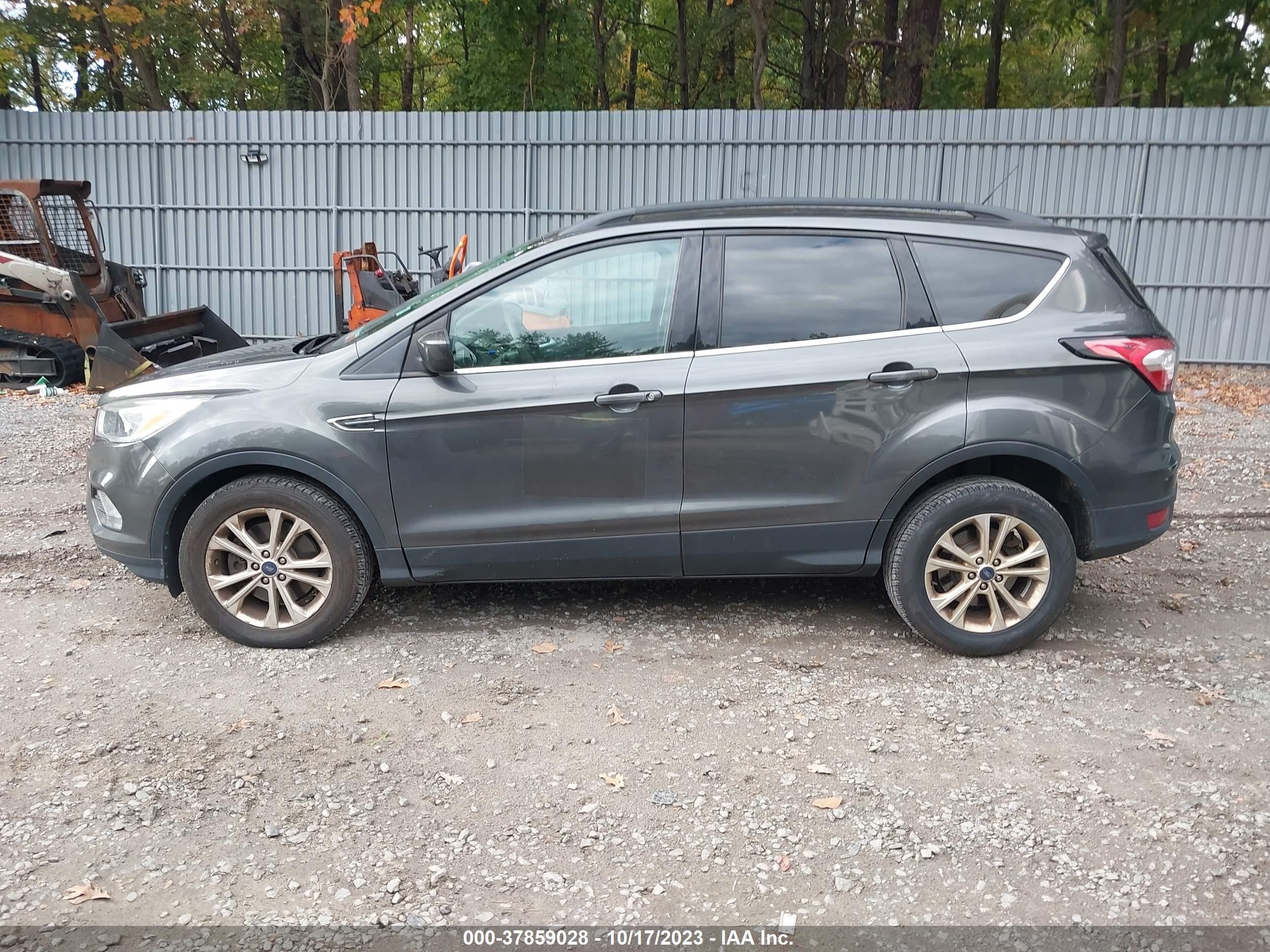 Photo 13 VIN: 1FMCU9GDXJUA74191 - FORD ESCAPE 