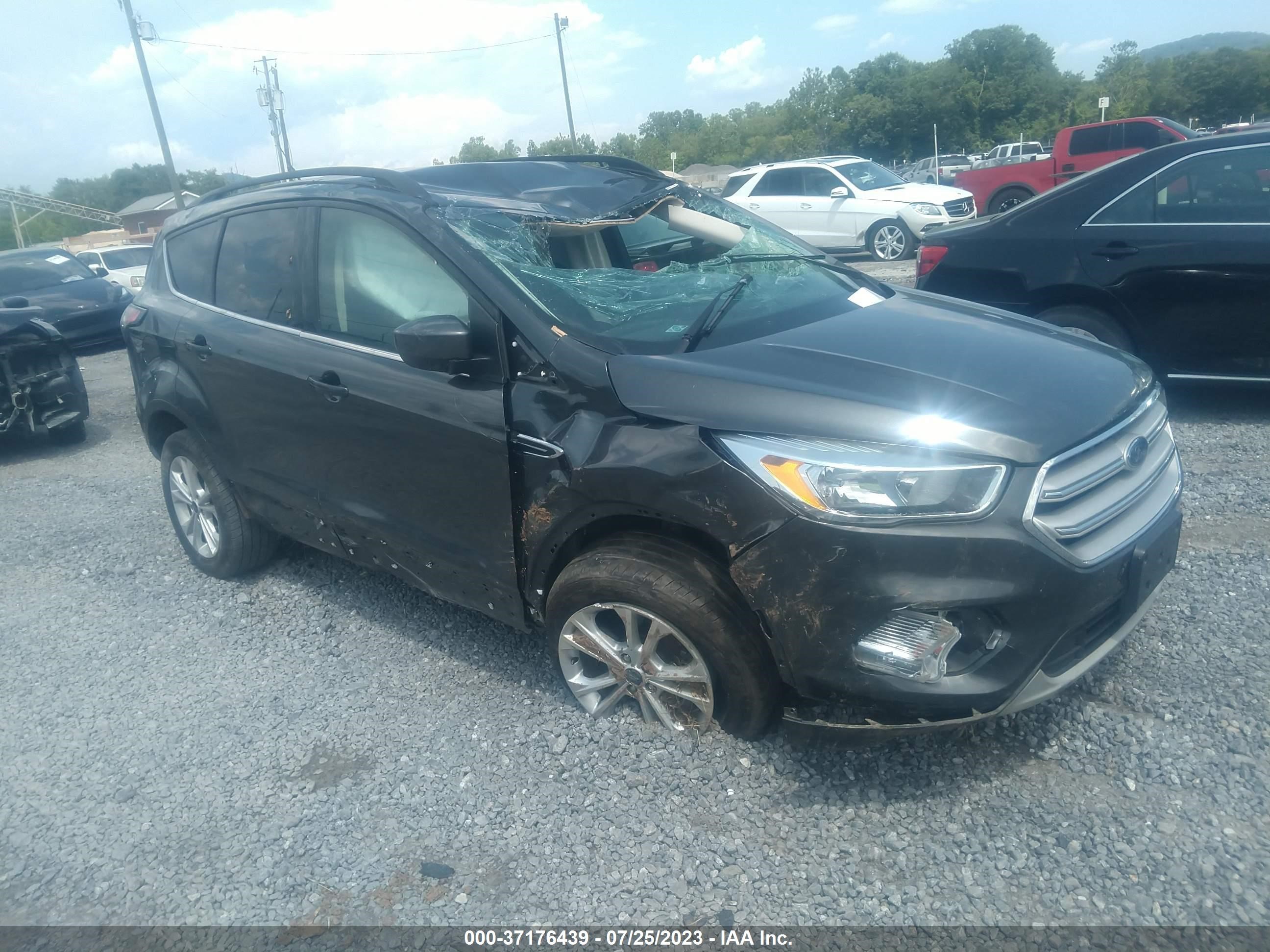 Photo 0 VIN: 1FMCU9GDXJUA88592 - FORD ESCAPE 