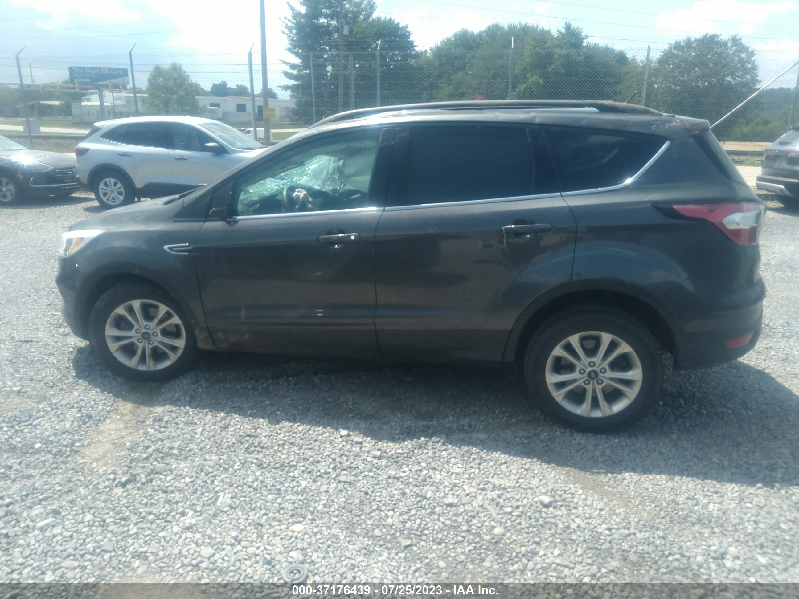 Photo 13 VIN: 1FMCU9GDXJUA88592 - FORD ESCAPE 