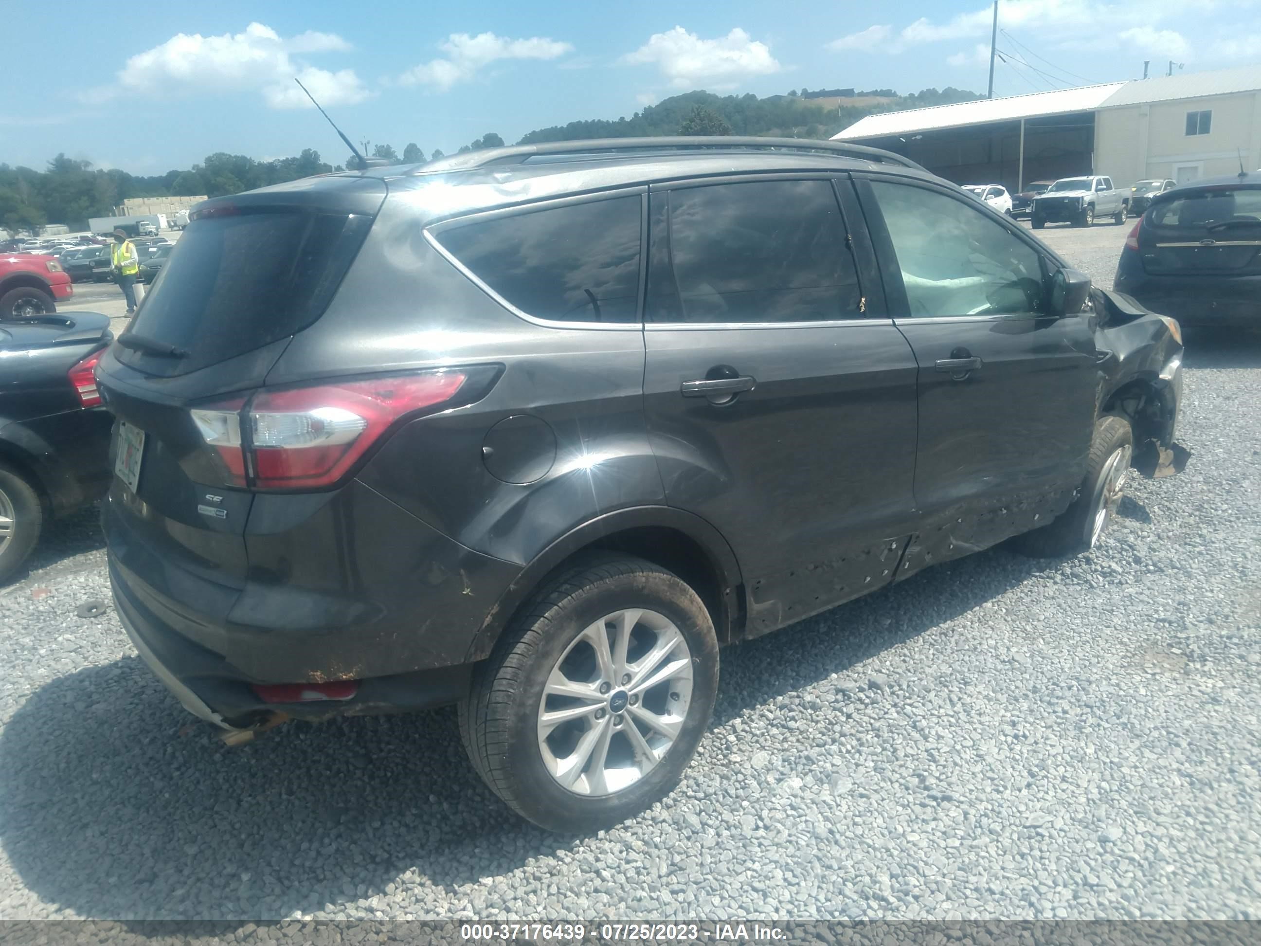 Photo 3 VIN: 1FMCU9GDXJUA88592 - FORD ESCAPE 