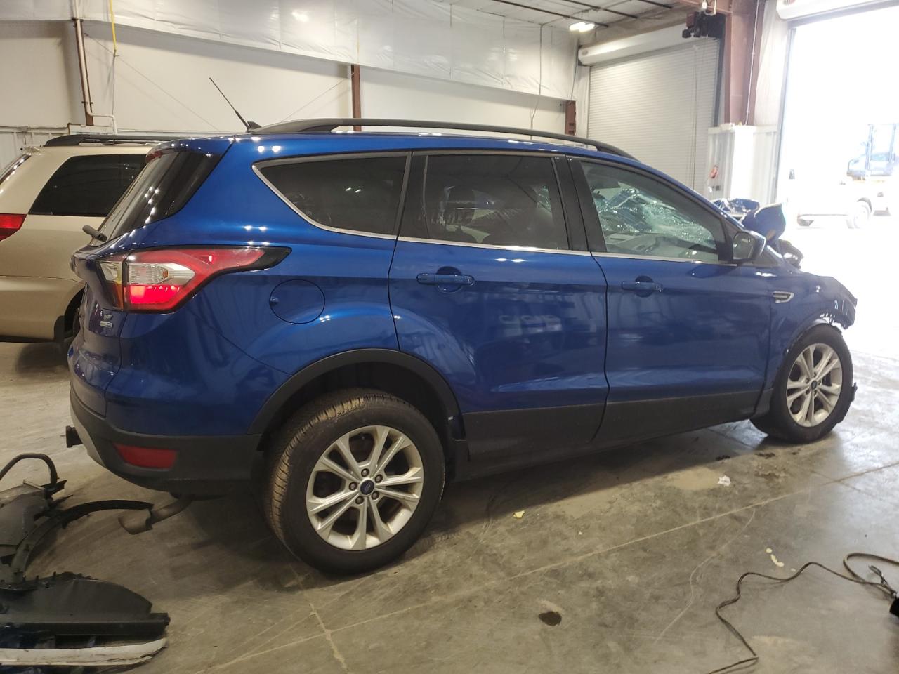 Photo 2 VIN: 1FMCU9GDXJUB43803 - FORD ESCAPE 