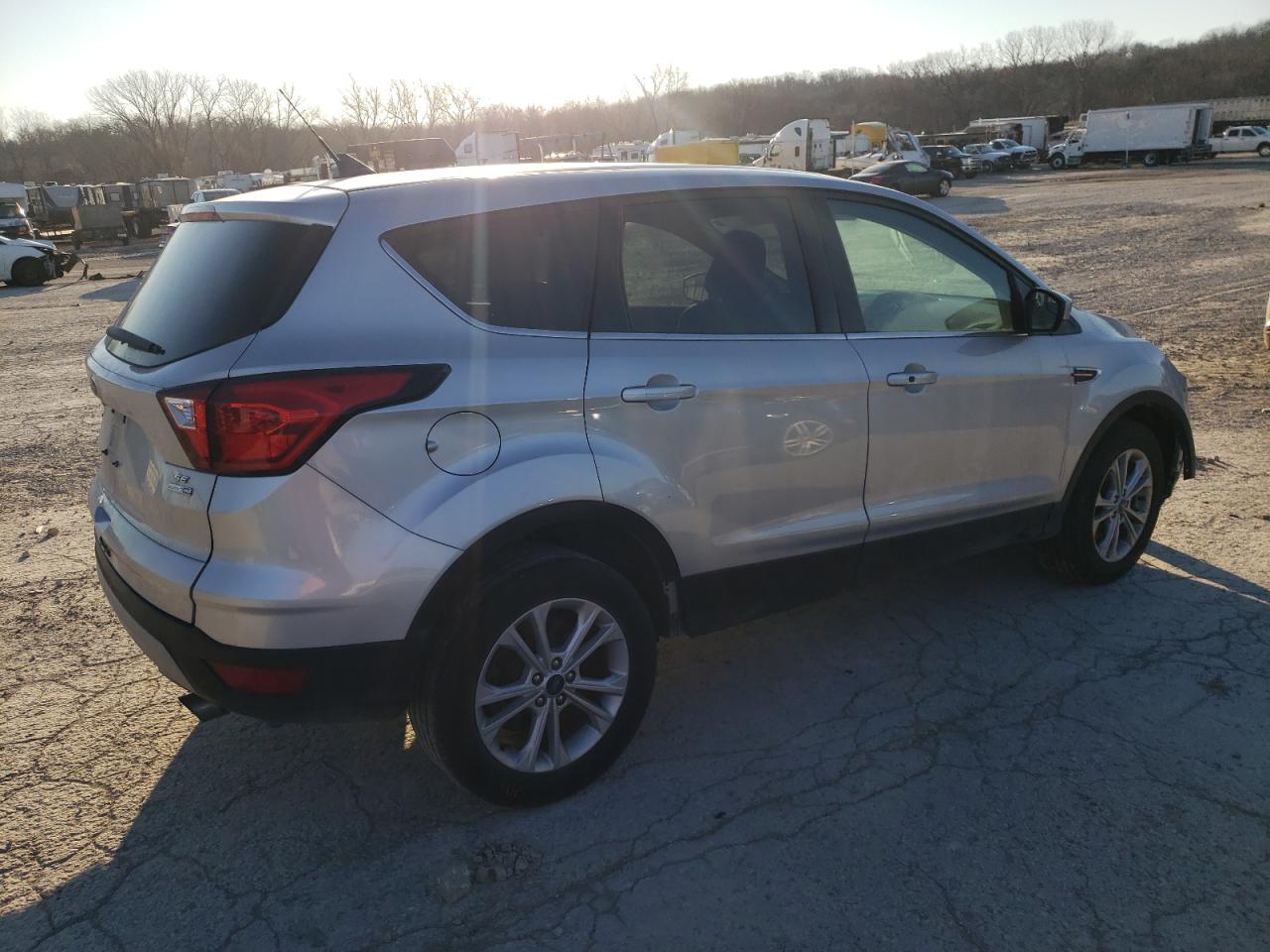 Photo 2 VIN: 1FMCU9GDXKUB58478 - FORD ESCAPE 