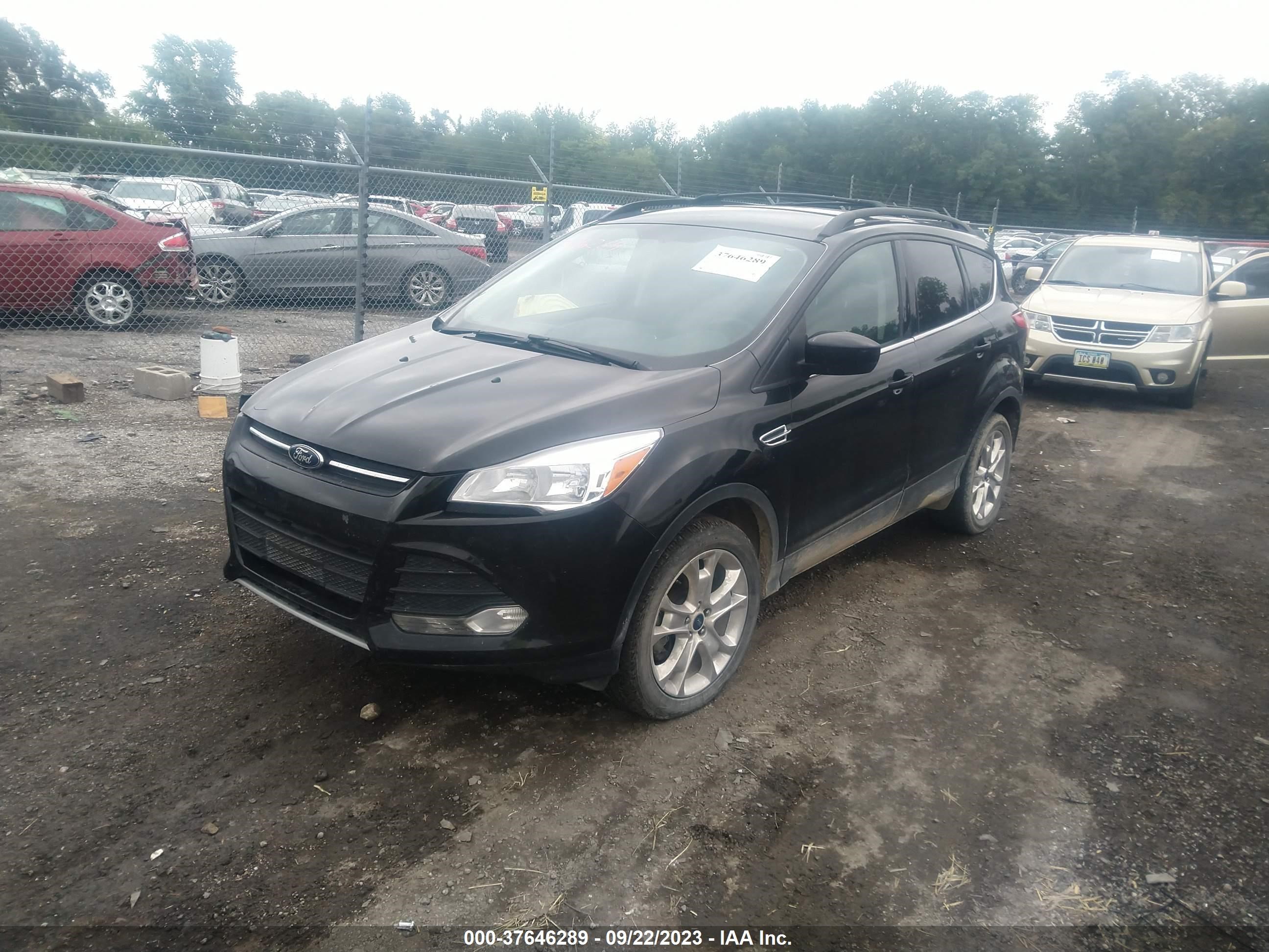 Photo 1 VIN: 1FMCU9GX0DUA33311 - FORD ESCAPE 