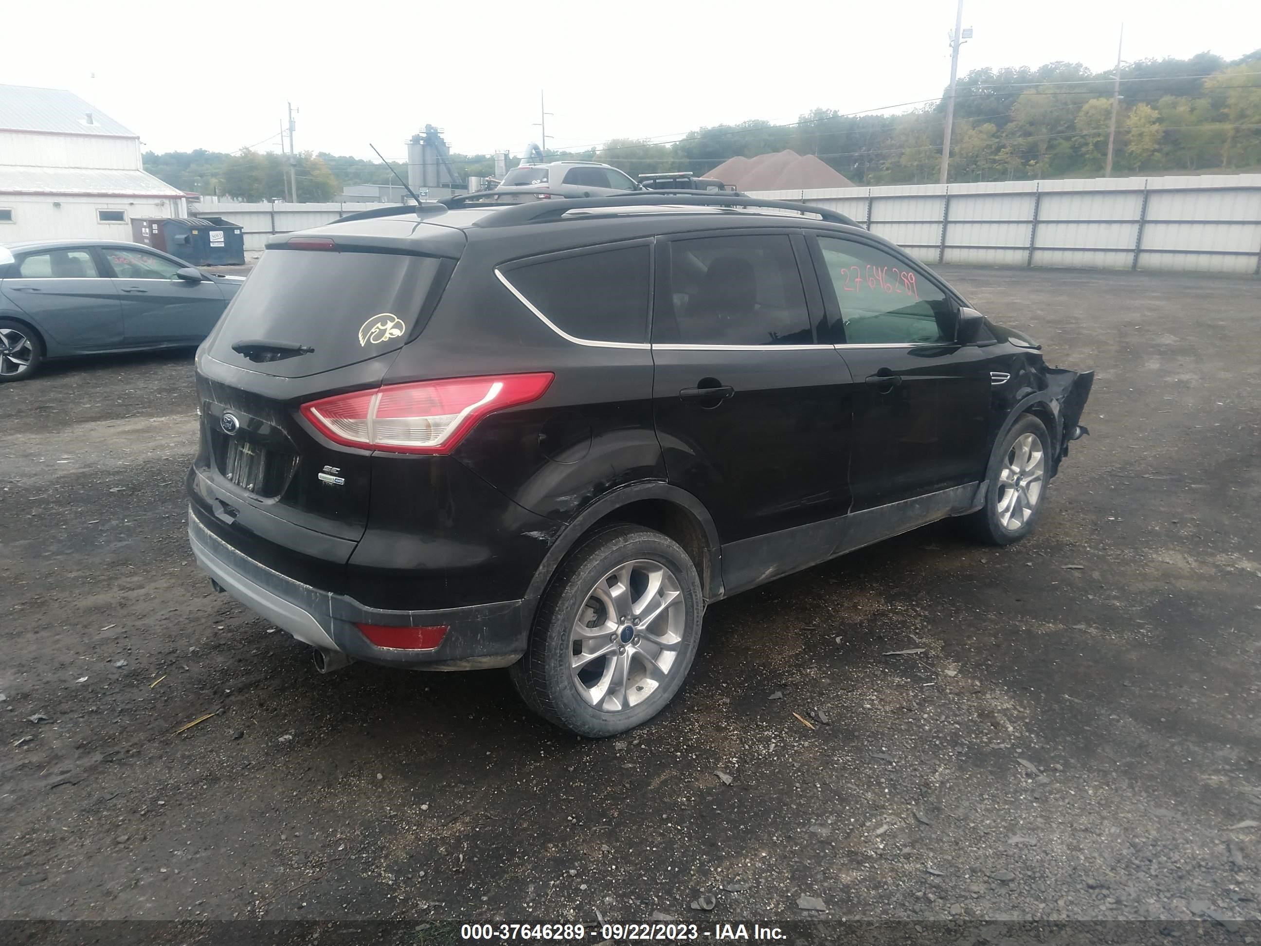 Photo 3 VIN: 1FMCU9GX0DUA33311 - FORD ESCAPE 