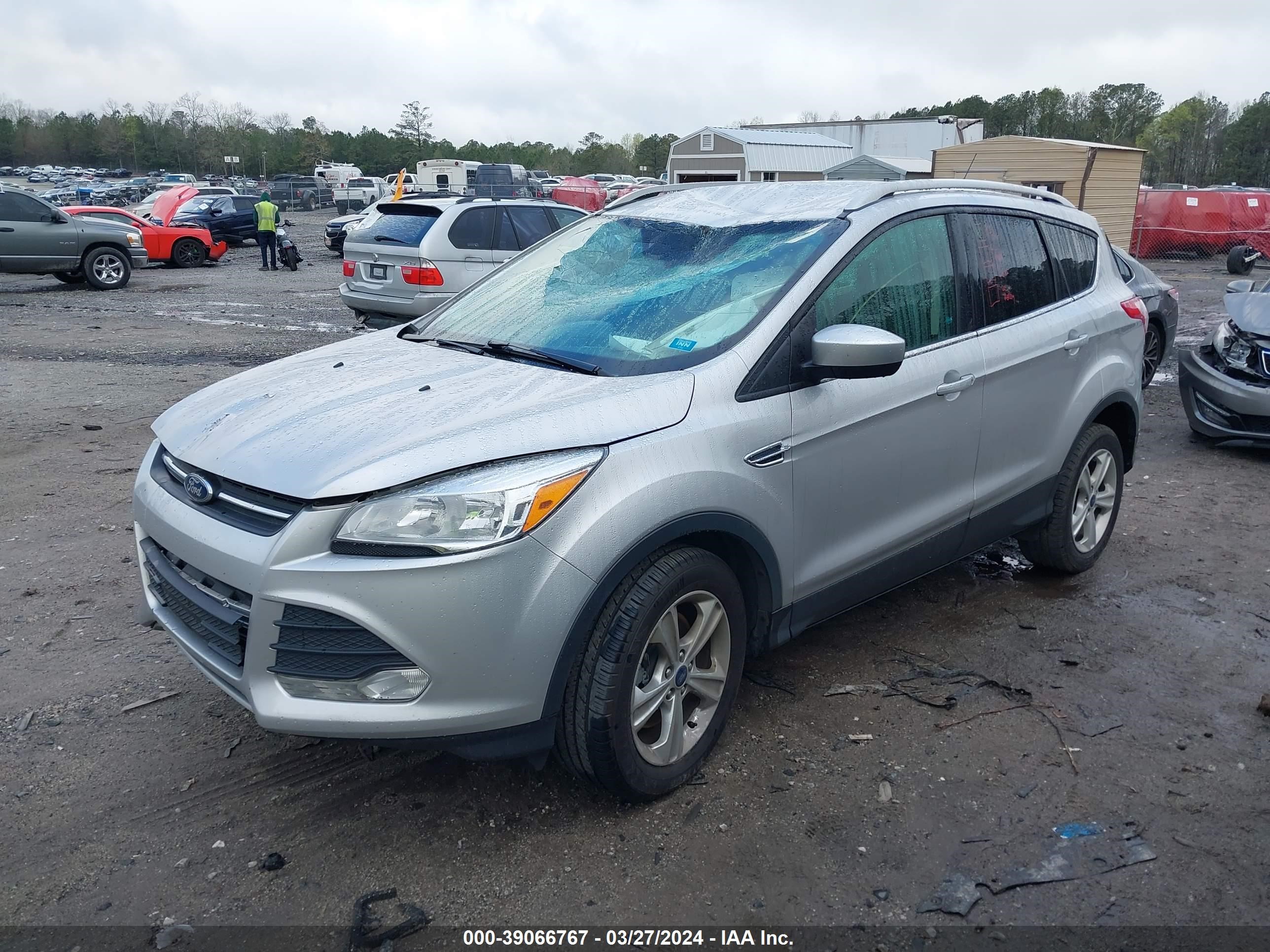 Photo 1 VIN: 1FMCU9GX0FUA21498 - FORD ESCAPE 