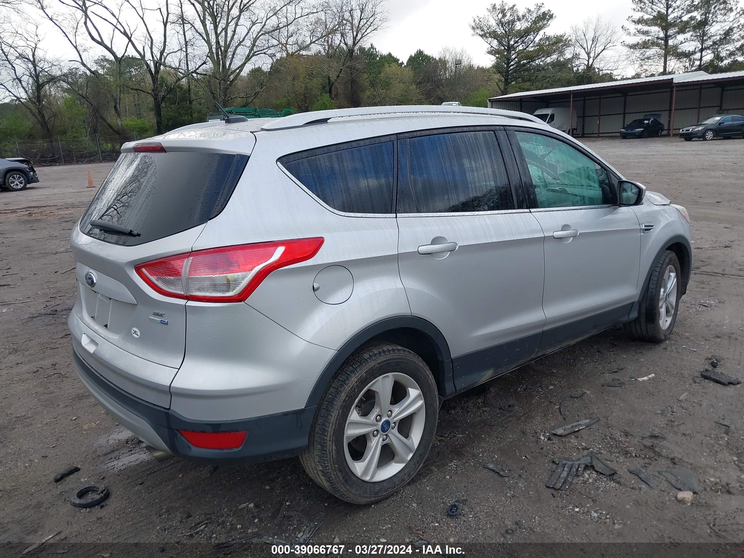 Photo 3 VIN: 1FMCU9GX0FUA21498 - FORD ESCAPE 