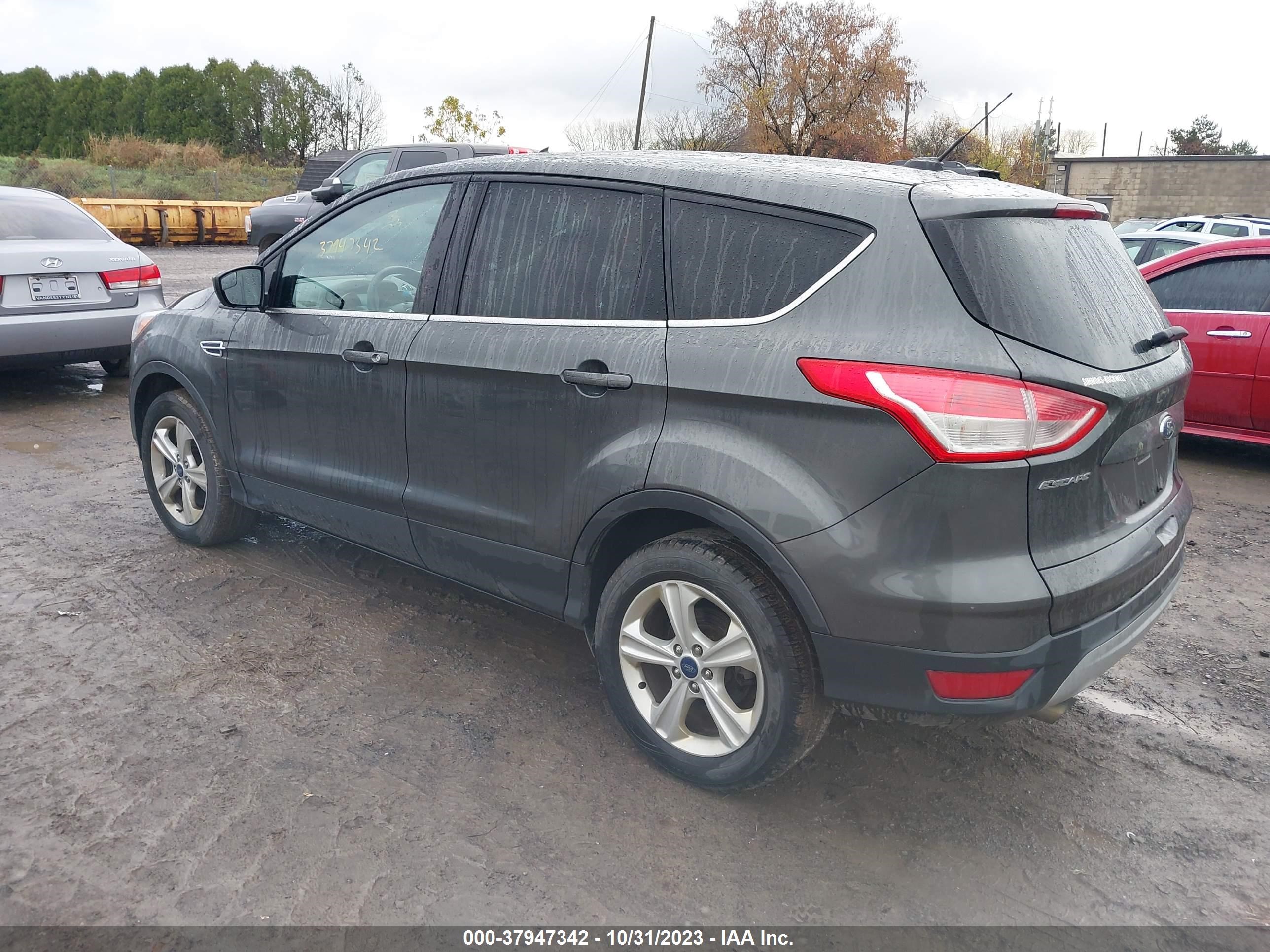 Photo 2 VIN: 1FMCU9GX2GUB74787 - FORD ESCAPE 