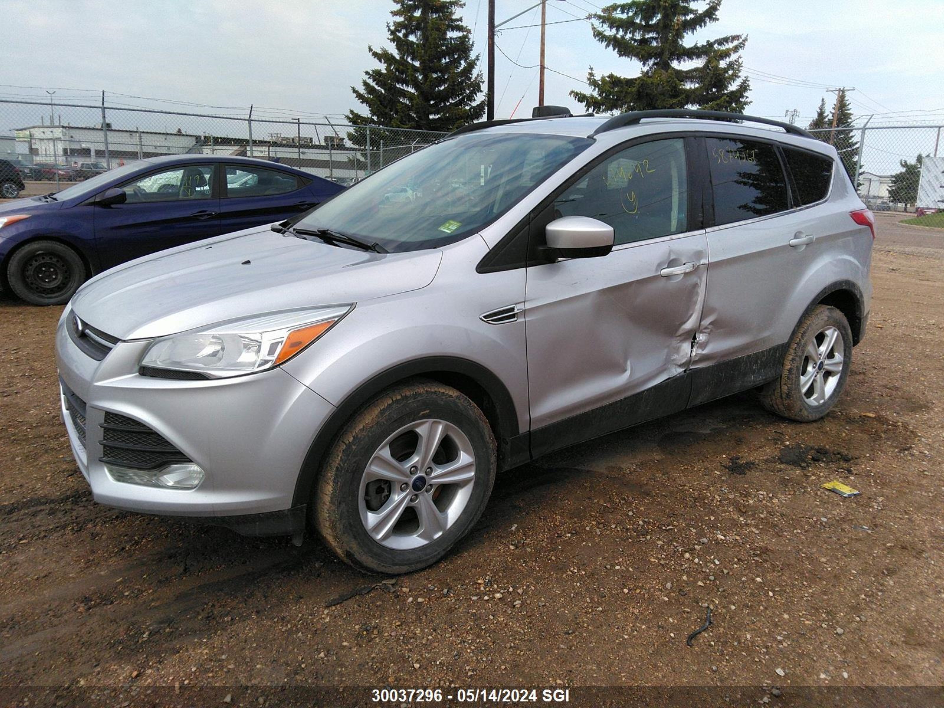 Photo 1 VIN: 1FMCU9GX2GUC14642 - FORD ESCAPE 